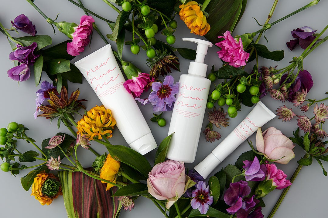 ニューニアンス（左から）モイスチャライズクリーム（135g）￥3,960、デリケートボディウォッシュ（180mL）￥3,245、ブライトニングリッチセラム（25mL）￥4,950