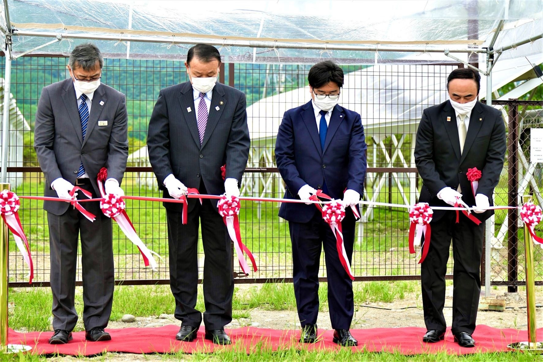 開所式テープカット