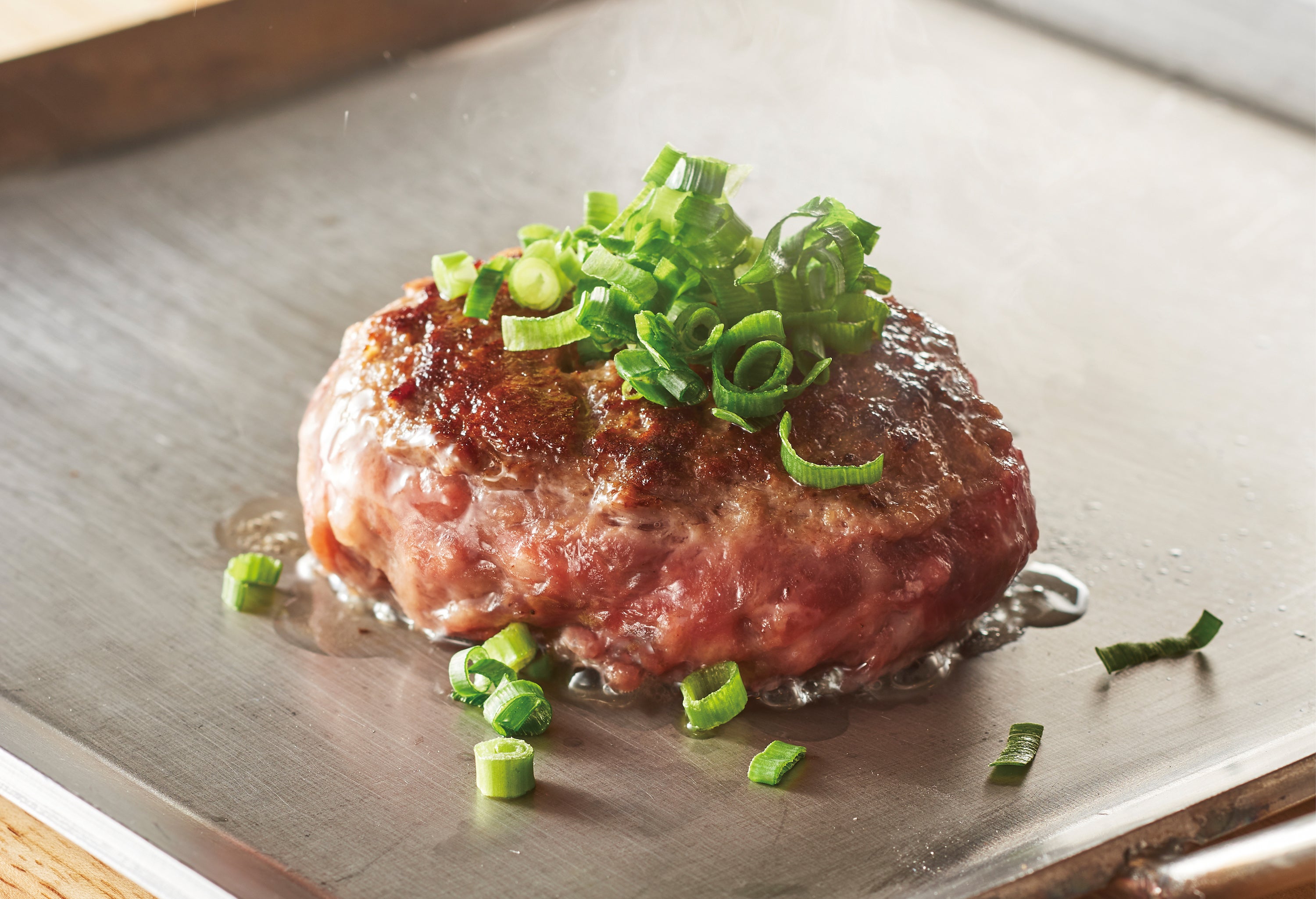 黒毛和牛100 肉の総合商社が本気で開発 最高品質和牛を自分で焼く 新感覚 のハンバーグ専門店 花 より ハンバーグ が4月27日 水 横浜駅近にグランドオープン ミートラボ株式会社のプレスリリース