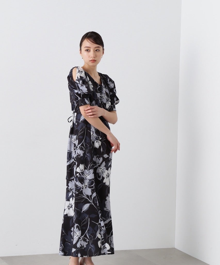 モノトーンフラワーワンピース ¥19,910(税込)
