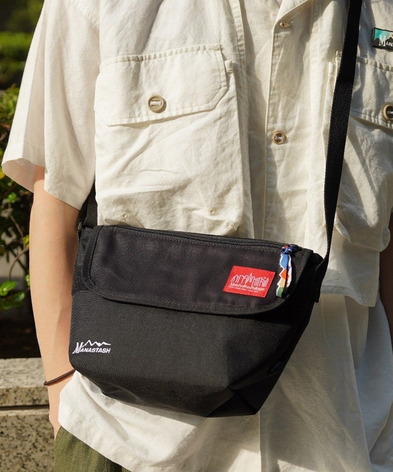 MESSENGER BAG  ￥11,550   size： F     color：BLACK
