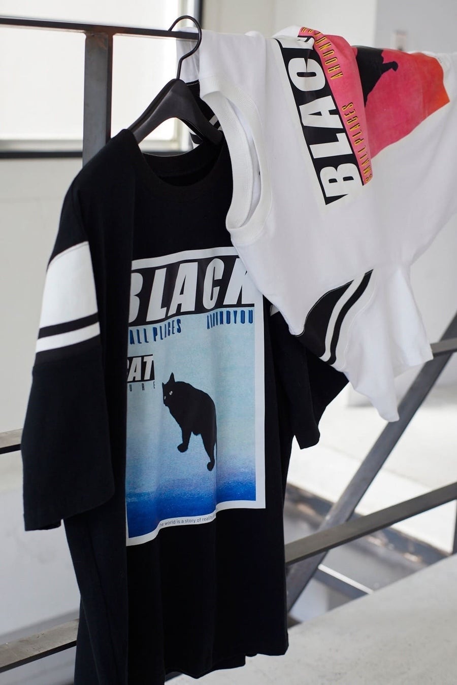 ブラックキャットフットボールTシャツ ¥15,950(intax)