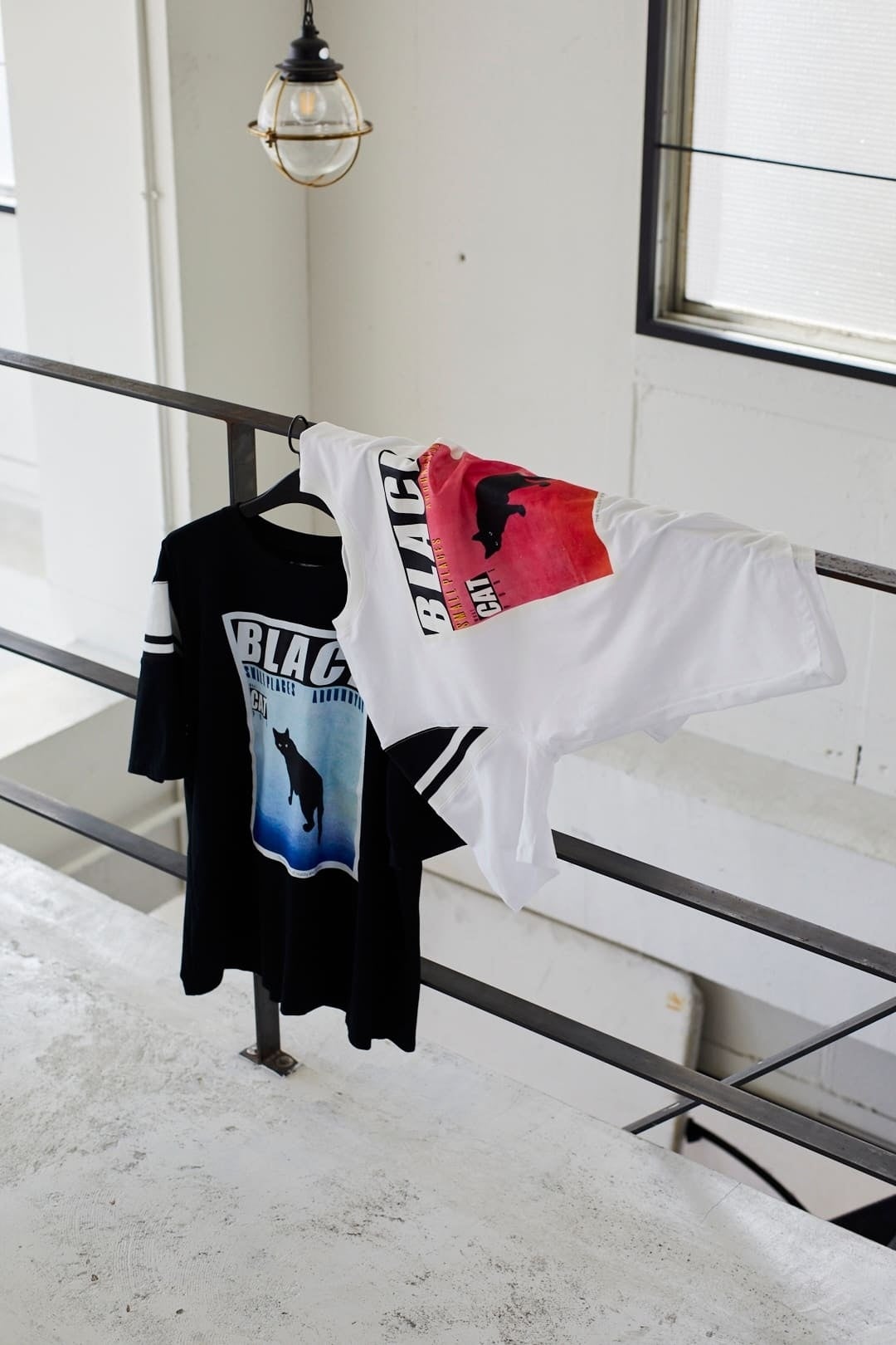 ブラックキャットフットボールTシャツ ￥15,950(intax)