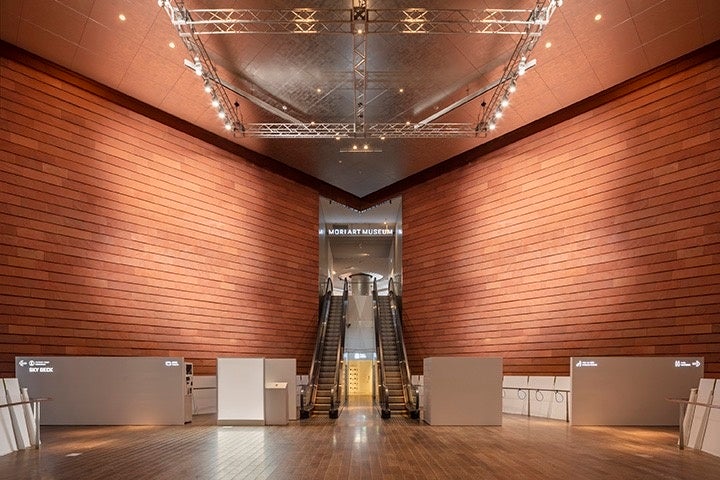 森美術館内観（センターアトリウム） 画像提供：森美術館