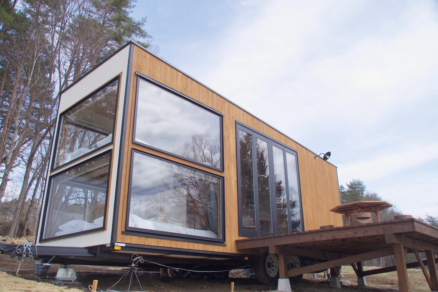 開放的なデザインが特徴の「どこでもタイニーホテル」外観