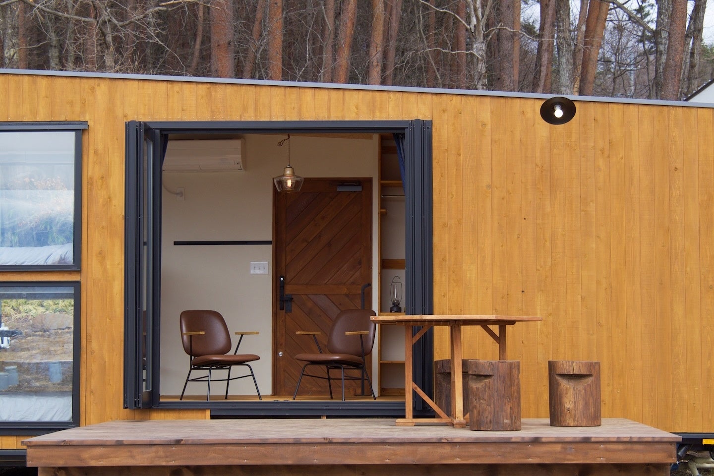 「どこでもタイニーホテル」専用ウッドデッキ・テラス