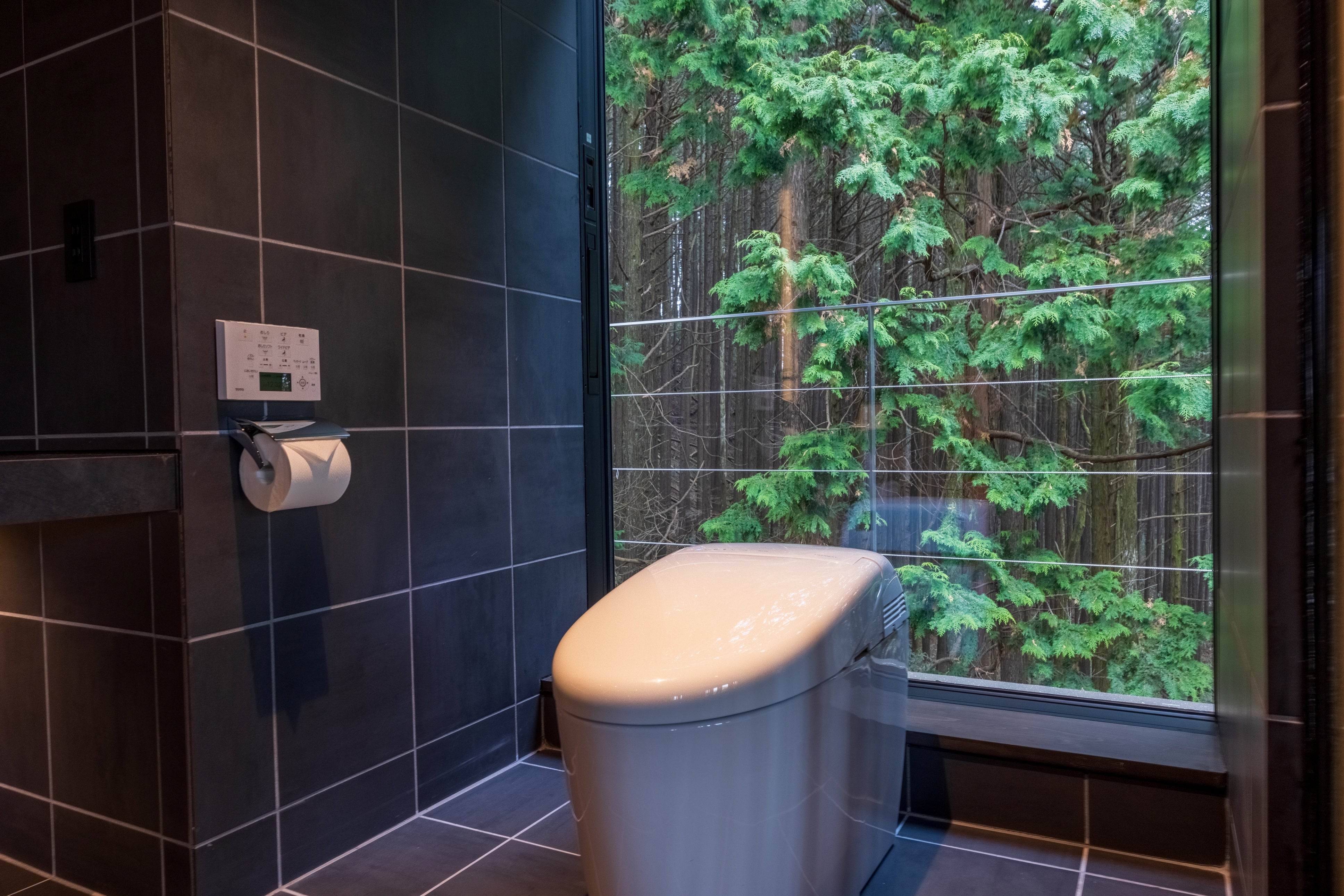 遊び心溢れるトイレもご用意。