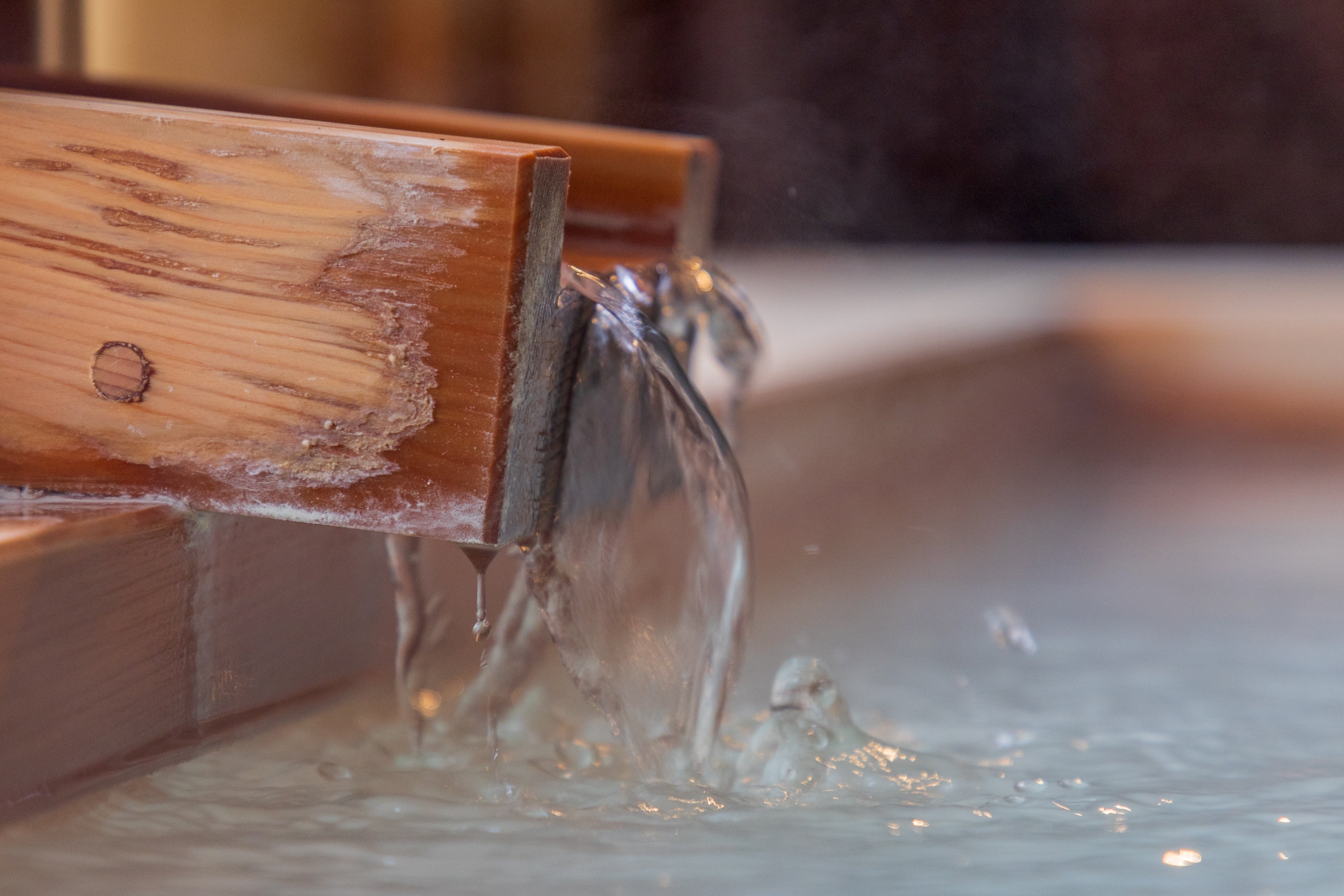 大涌谷からの乳白色の温泉