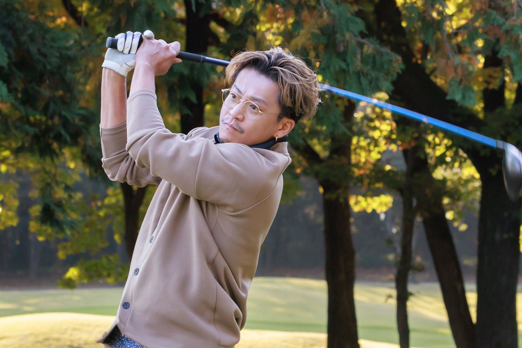 いまゴルフ熱が上がっているという小栗旬さんはレフティーゴルファー