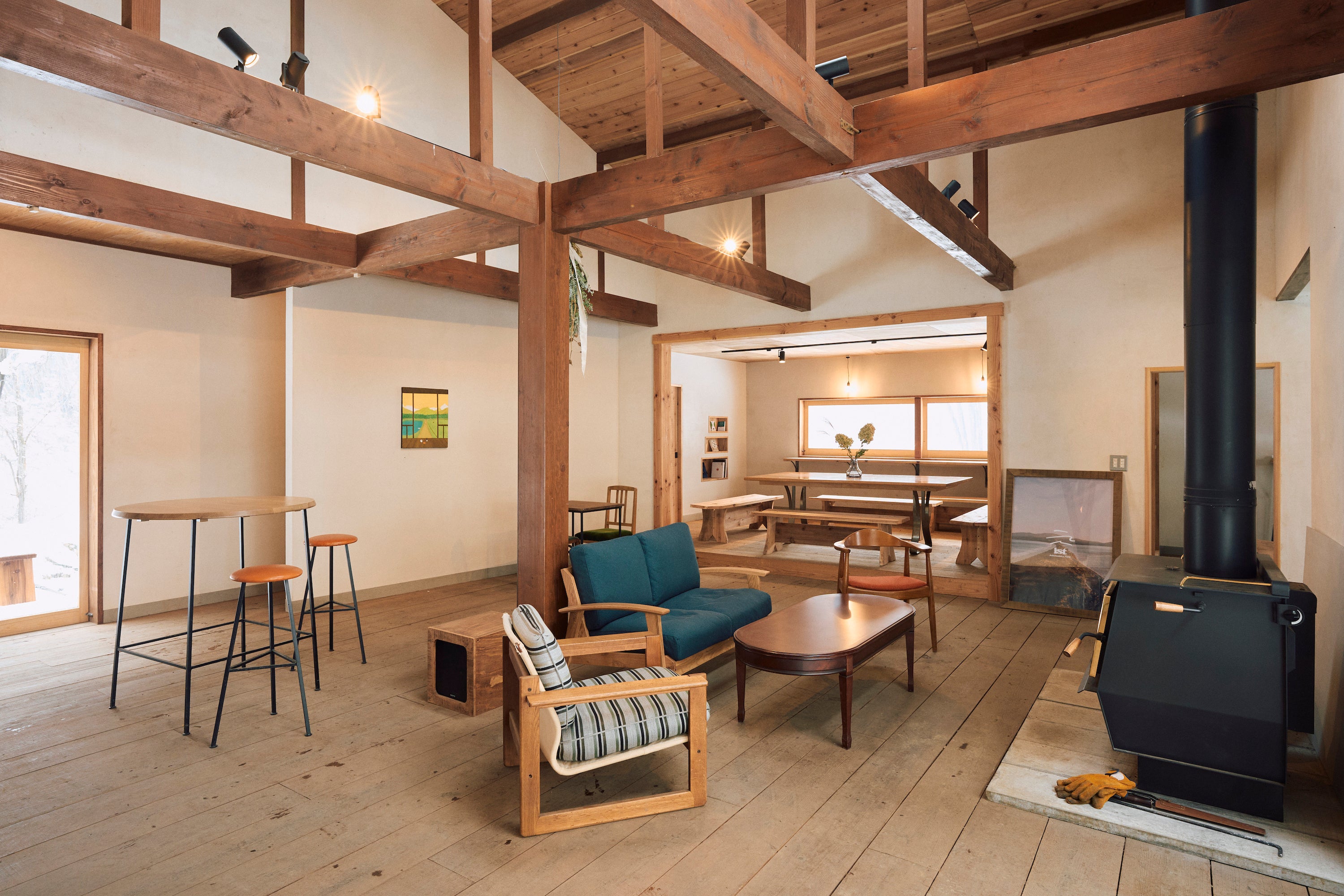 ゆったりと食事や休憩、作業ができる共用スペース（Wi-Fi完備）