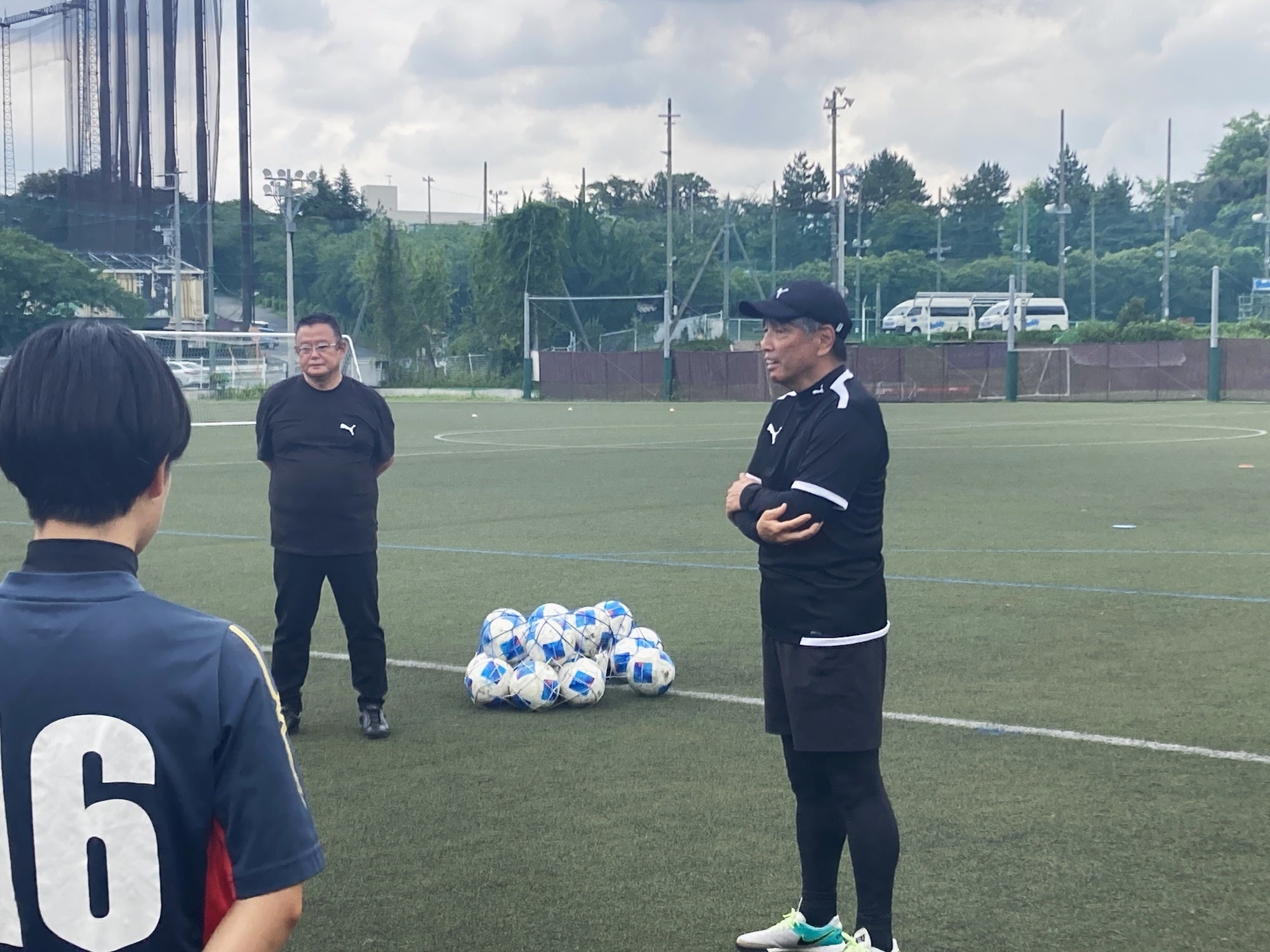 昼田 宗昭GM（左）と森 栄次監督（右）