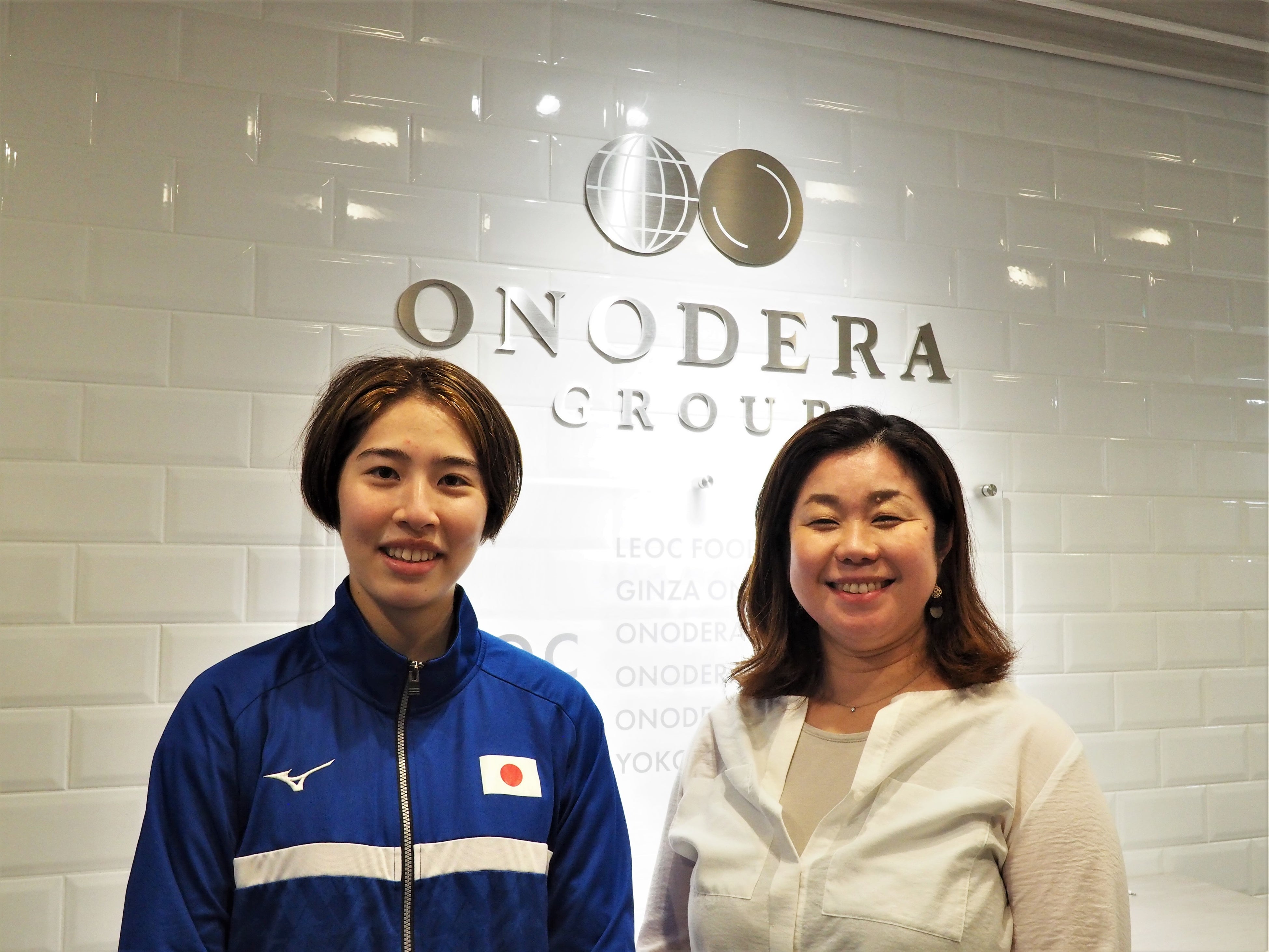 上森 日南子選手（左・デフリンピック日本代表）と関根 豊子（右・LEOC スポーツ栄養事業企画部 部長）