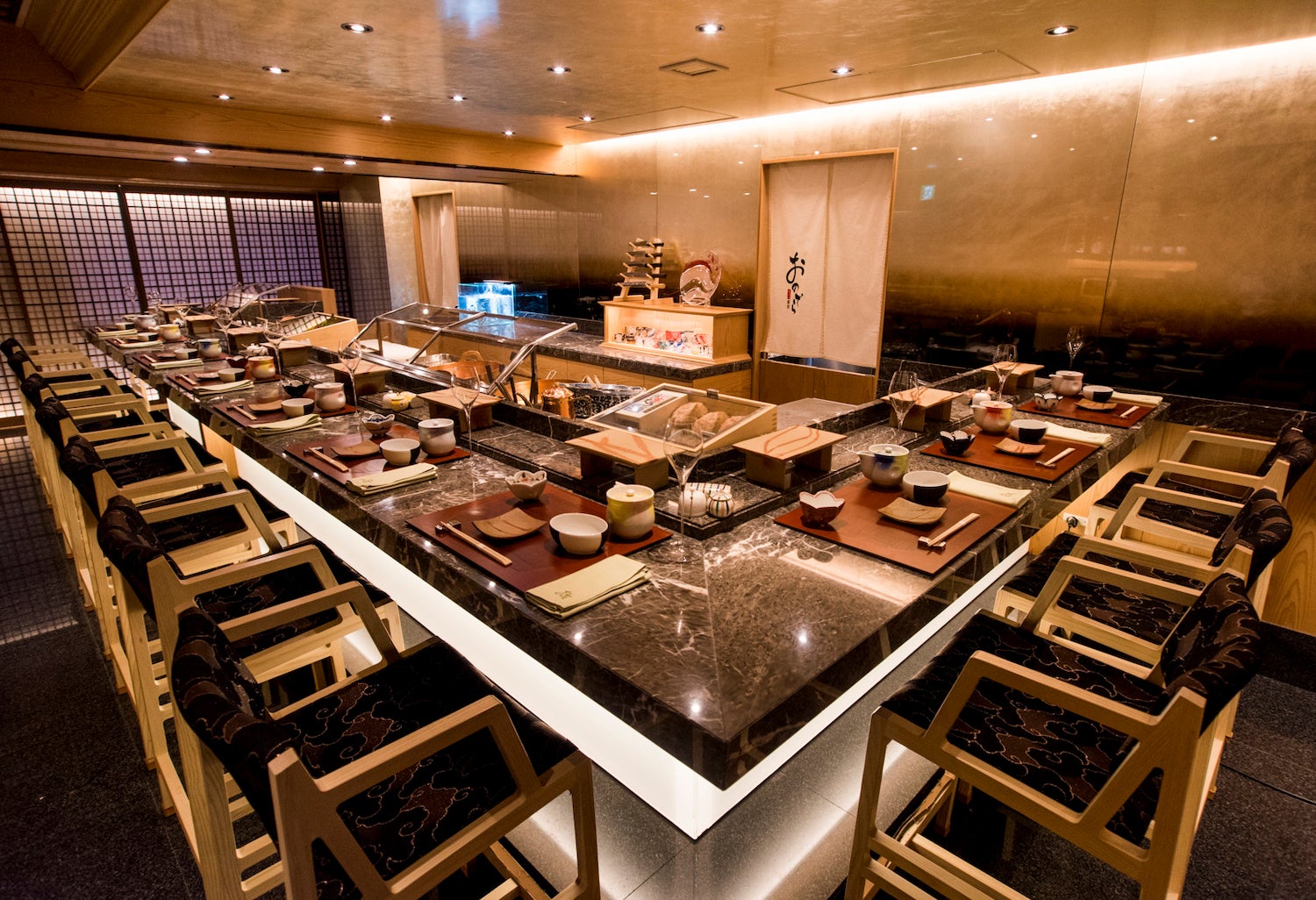 「天ぷら 銀座おのでら」東銀座店 内観