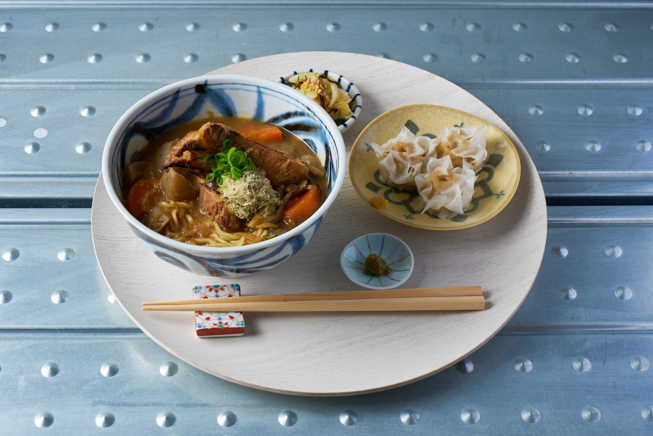 薩摩茶美豚　骨付きバラの豚そばと肉焼売：¥1,160(税込)