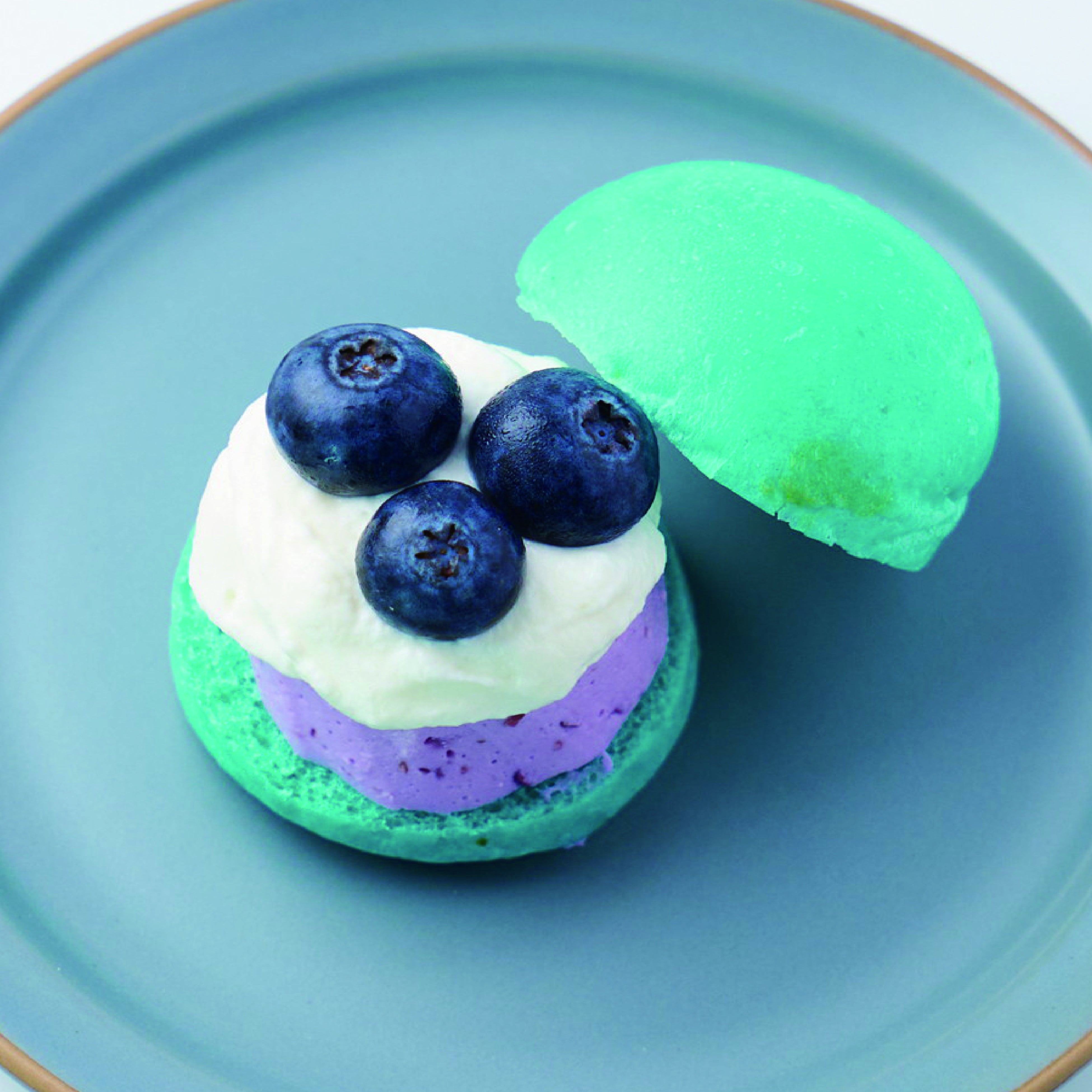 ・BLUE：ブルーベリーのレアチーズケーキ