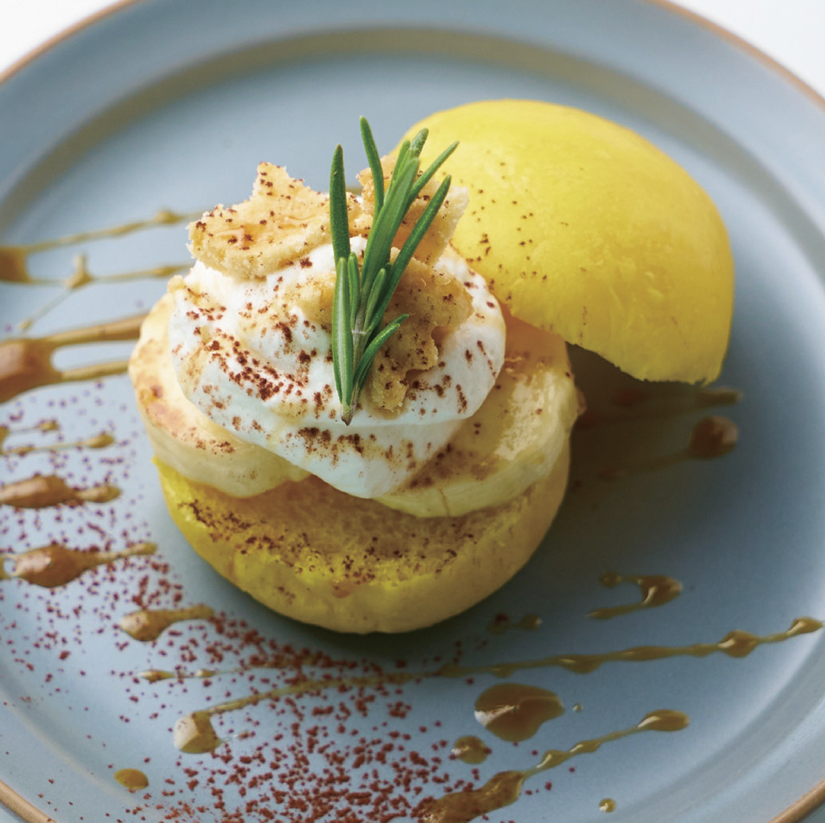 ・YELLOW：バナナのタルトケーキ