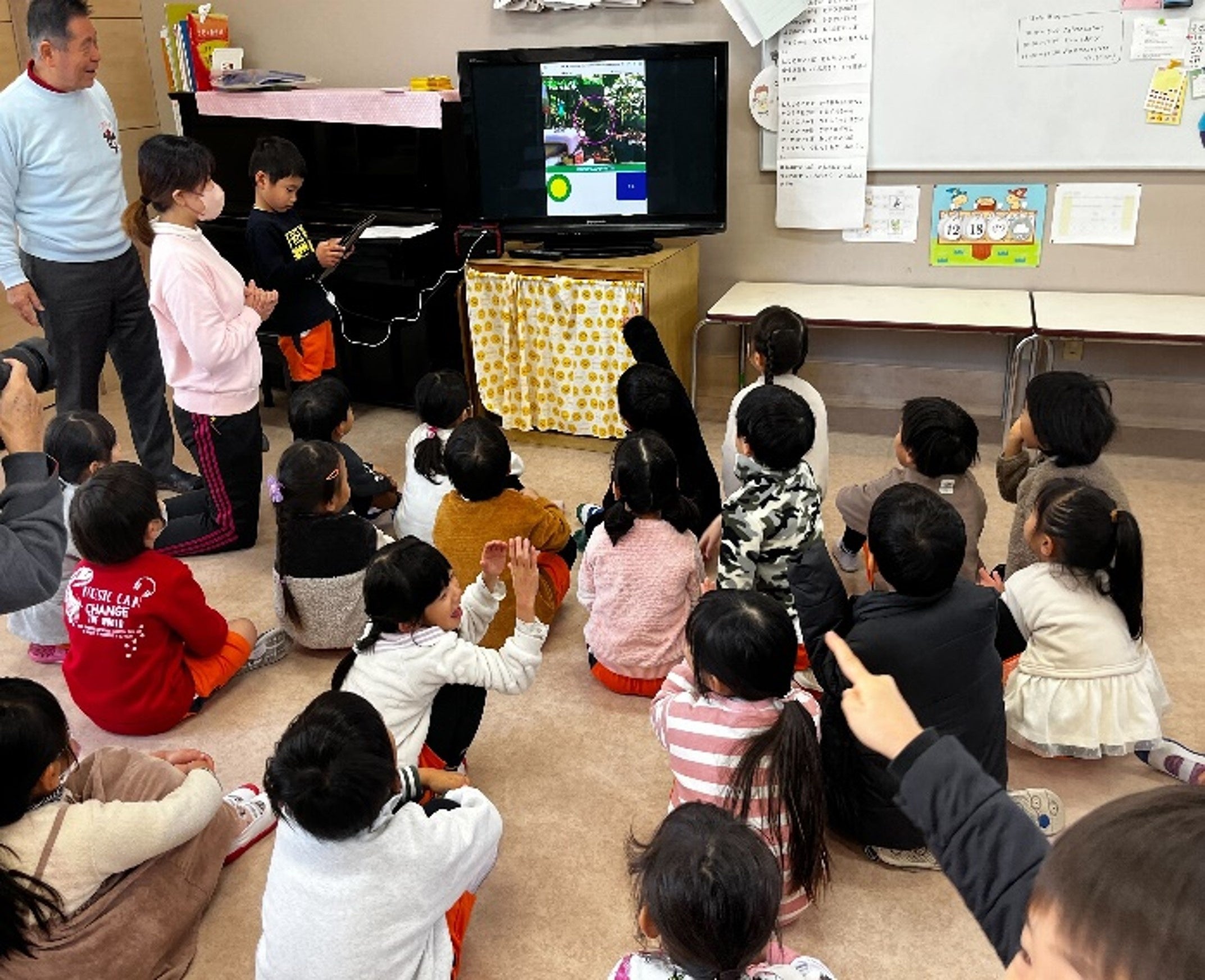 未来の農業!? 1000キロ先からロボット操作できゅうりを遠隔収穫