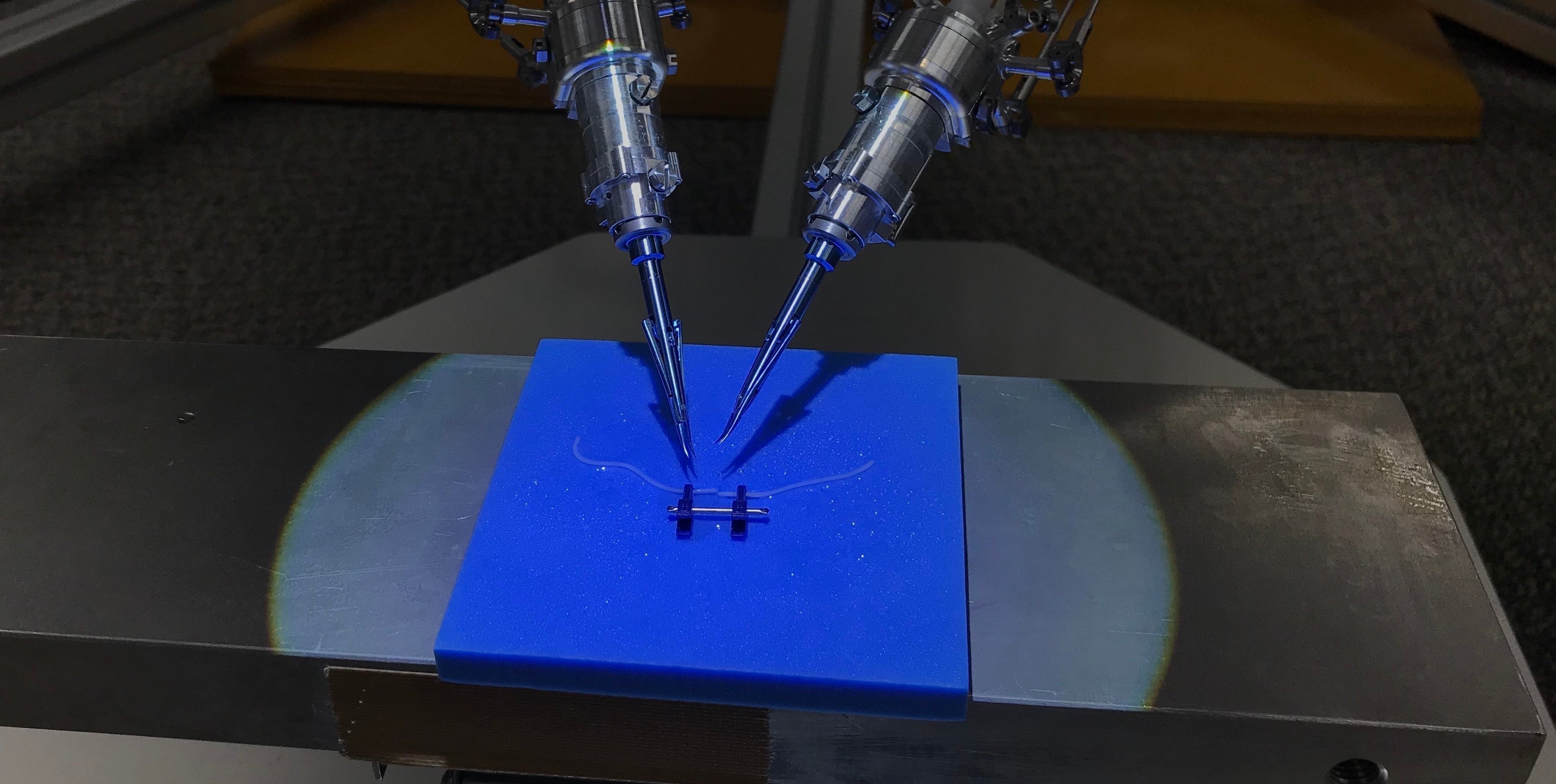 高精細かつ愛護的なな動作を実現するマニピュレータと鉗子