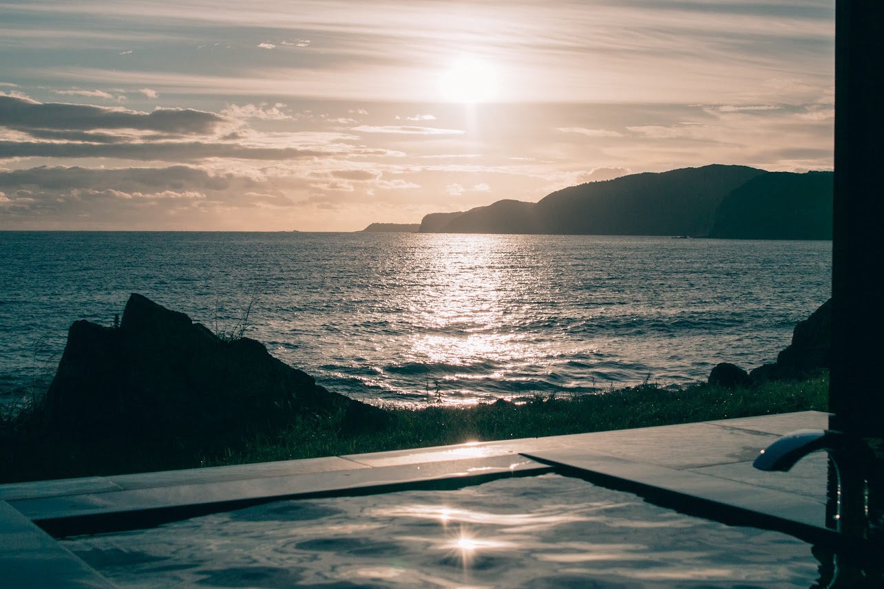 温泉から見える朝日