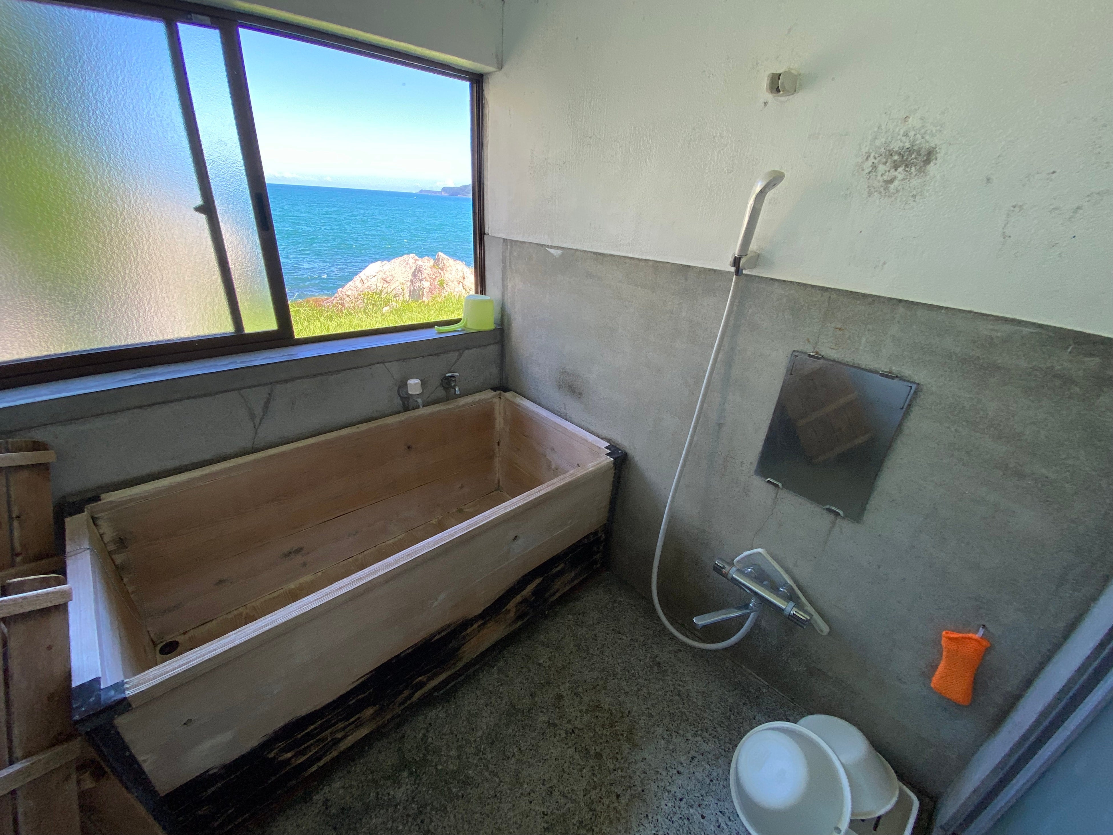 以前の弘法湯。家庭のお風呂のサイズ