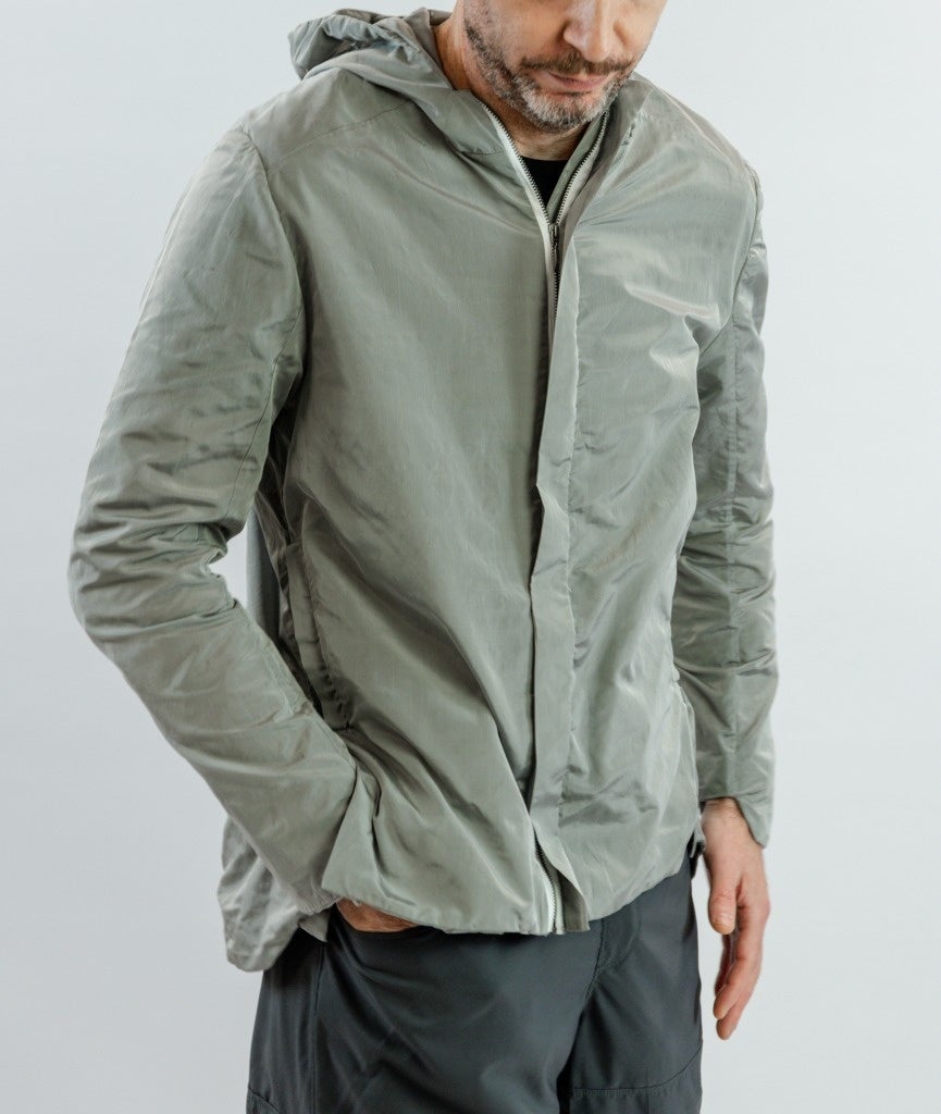 AMPHITEXはアウトドア・スポーツウェア用品として自然と共生する循環型商品を提案している