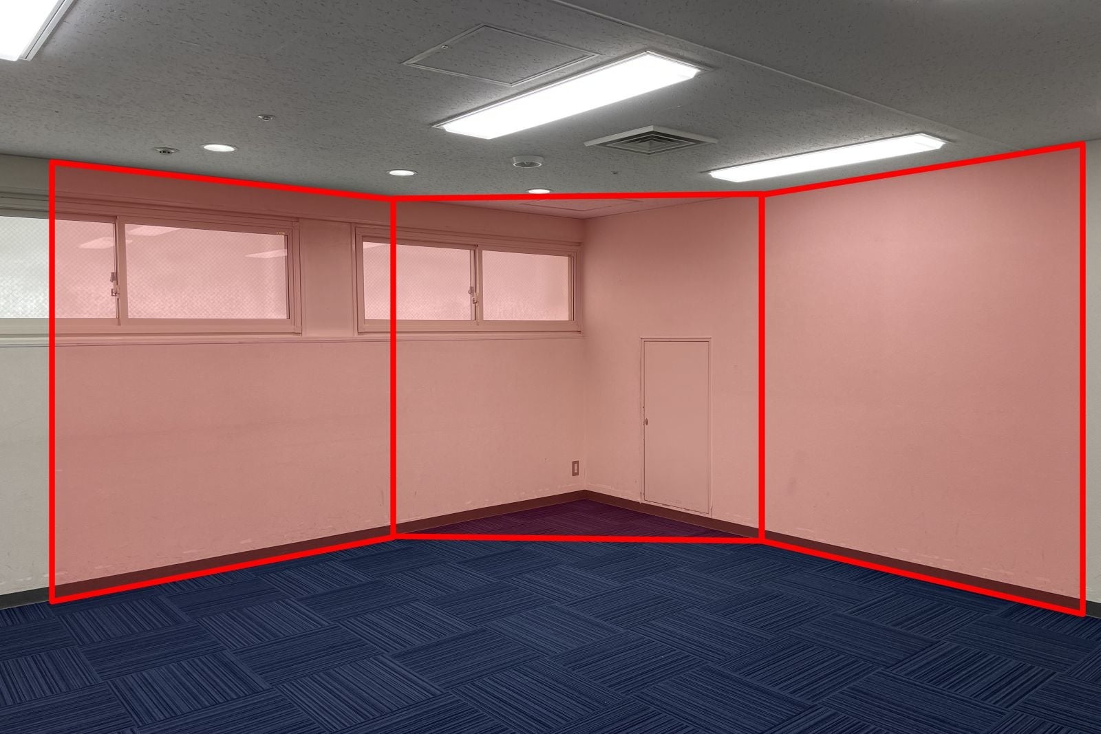 部屋の隅を活かしたスクリーンの設置