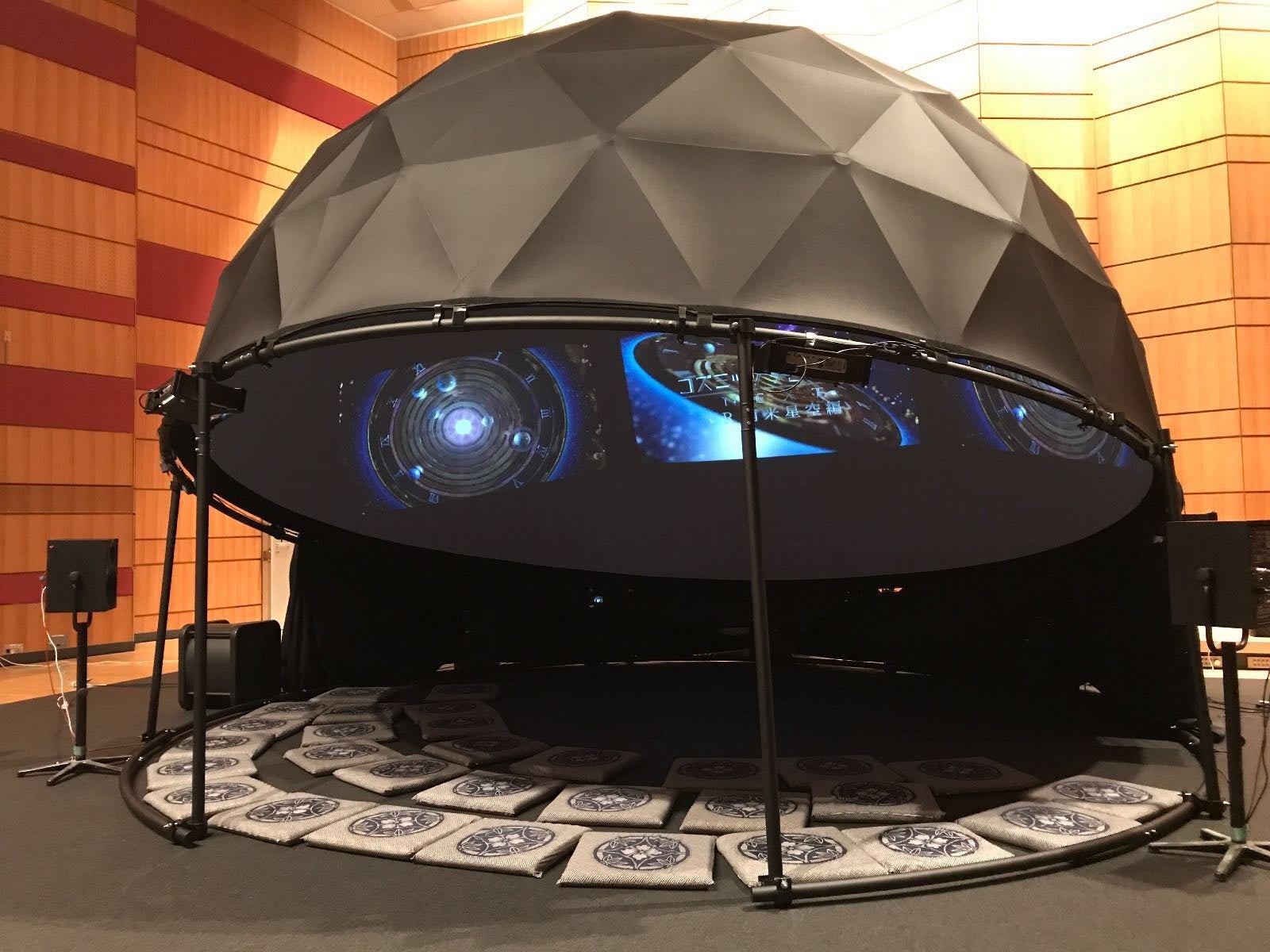 Domeworks オープンタイプ （スクリーン直径6m）