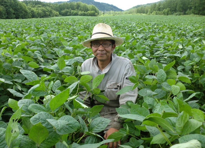 バイオダイナミックファームトカプチの大豆畑にて。