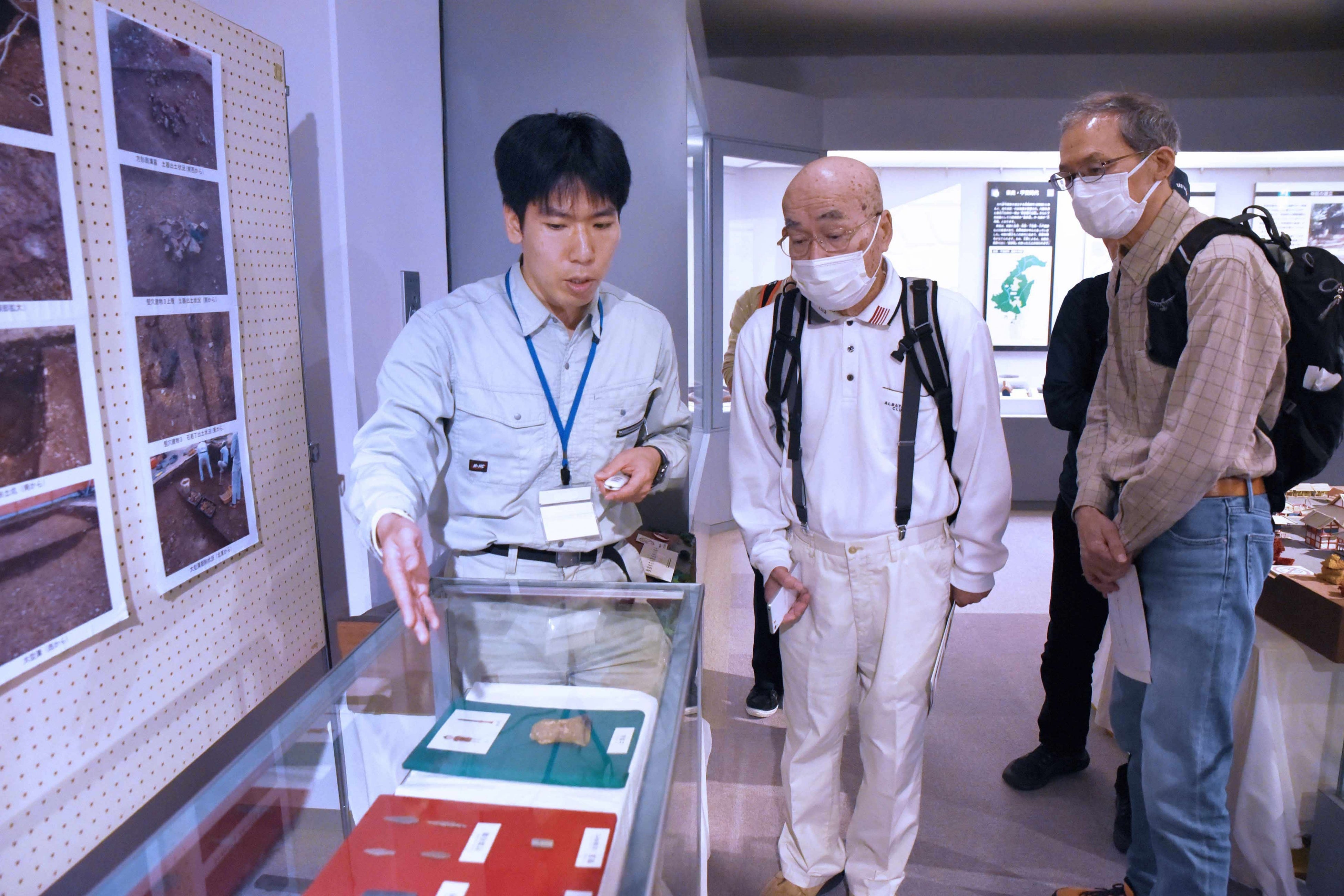 参加者への解説の様子