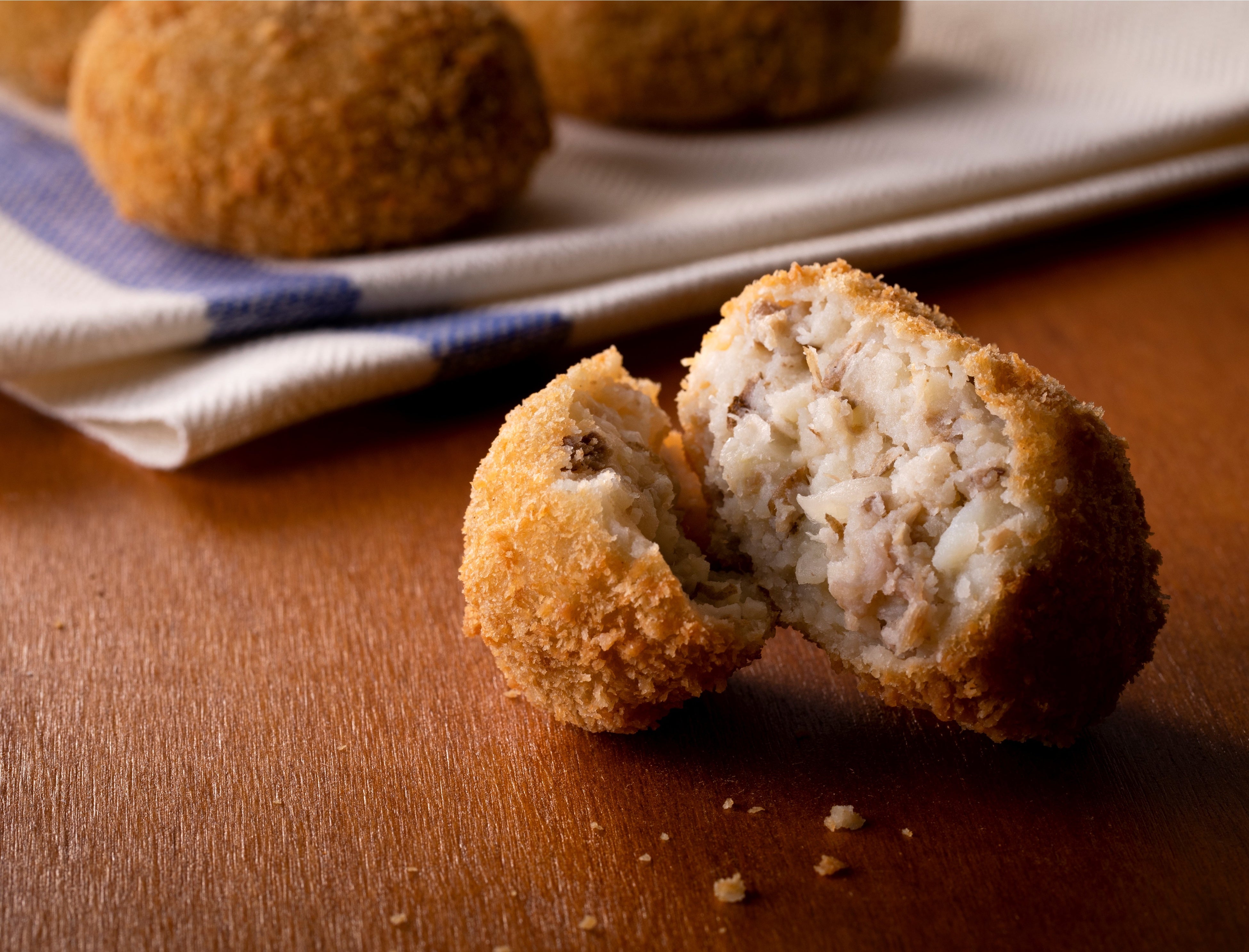 「阿佐利 本店」コロッケ