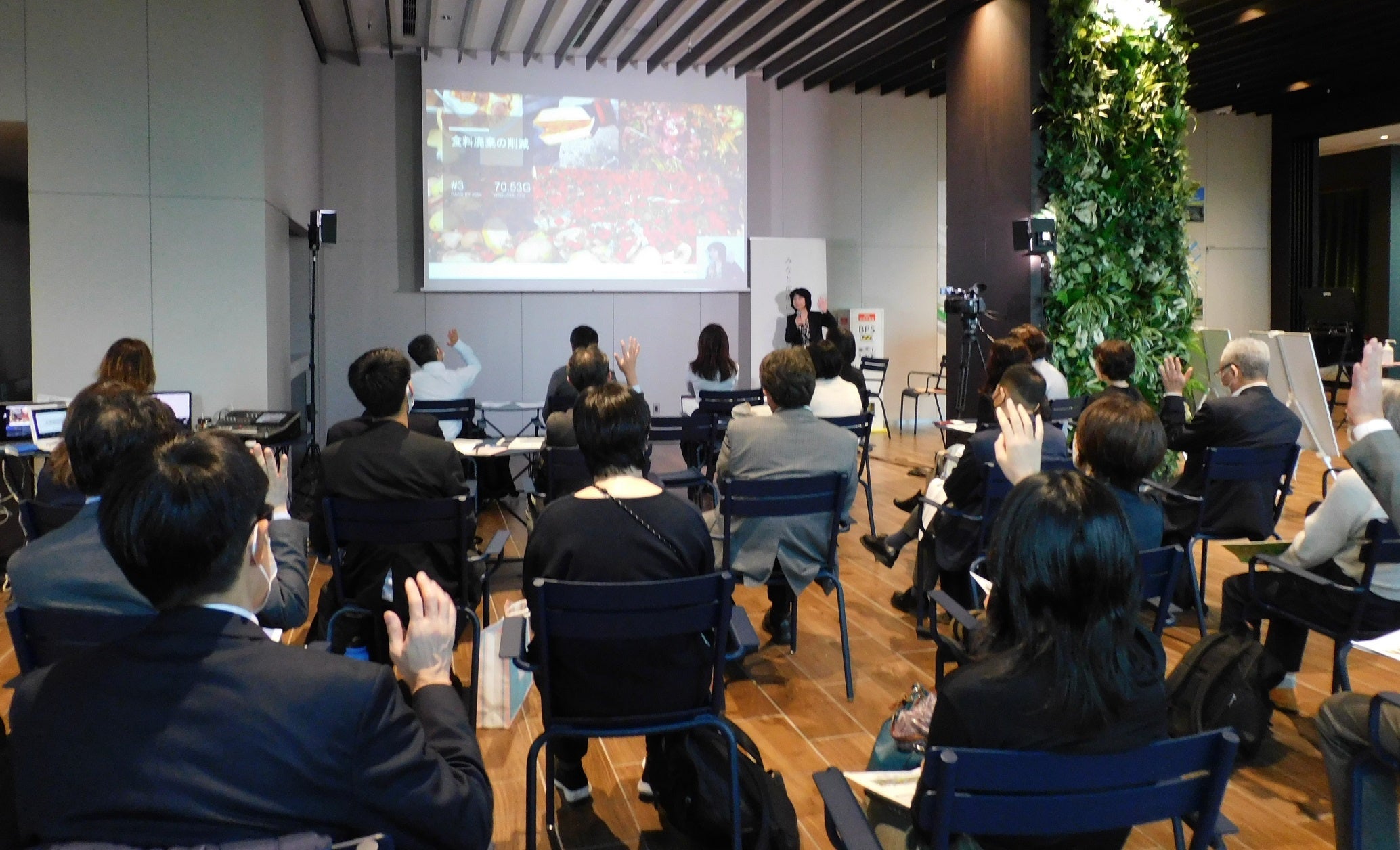 ▲講演する鮎川代表理事