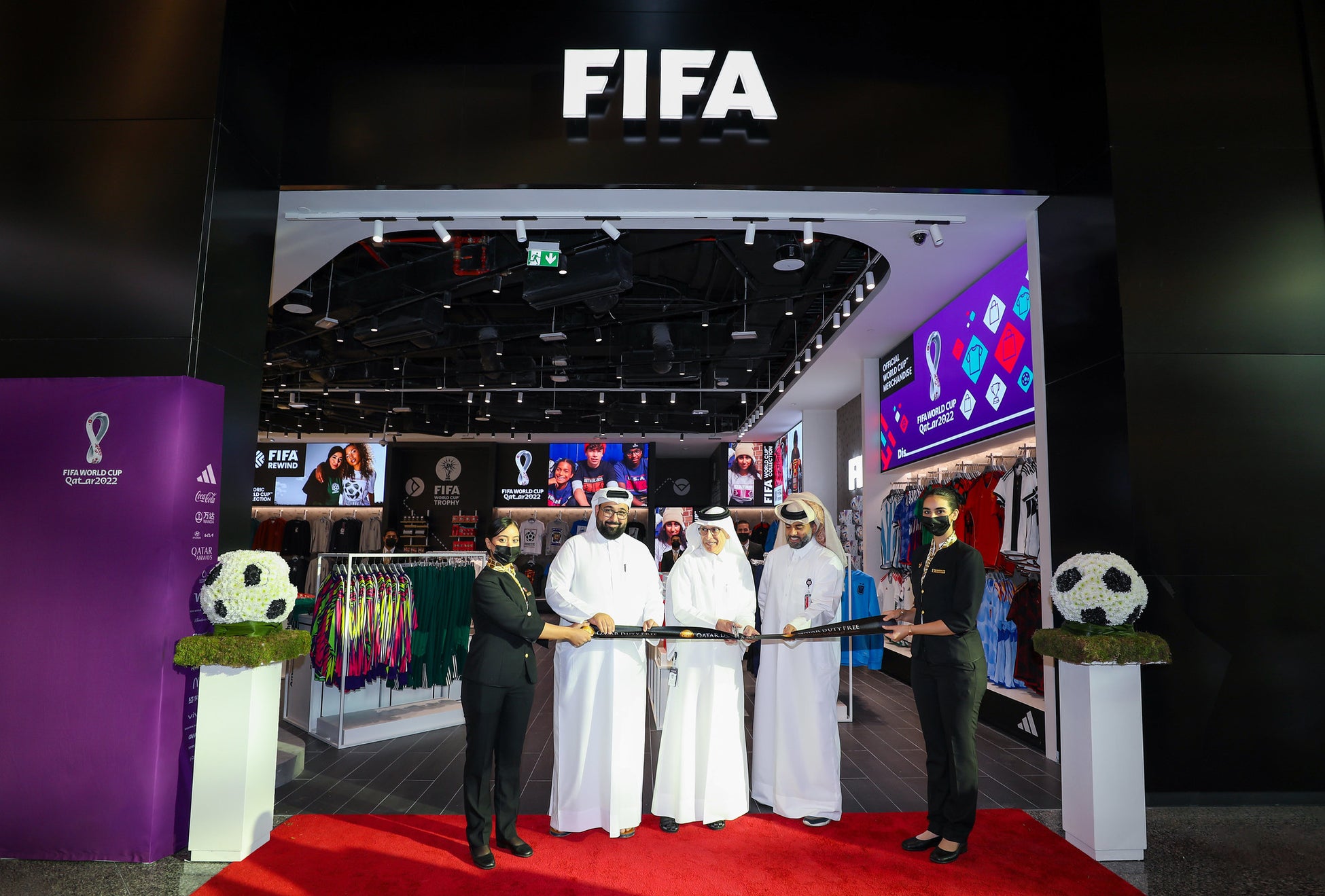 カタール免税店 ハマド国際空港に史上初となるfifaストアをオープン カタール航空のプレスリリース カタール免税店 ハマド国際空港に史上初となるfifaストアをオープン カタール航空のプレスリリース