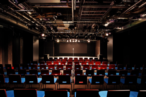 ↑劇場内＜正面＞