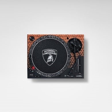 ランボルギーニ コラボモデルを 出品するテクニクス