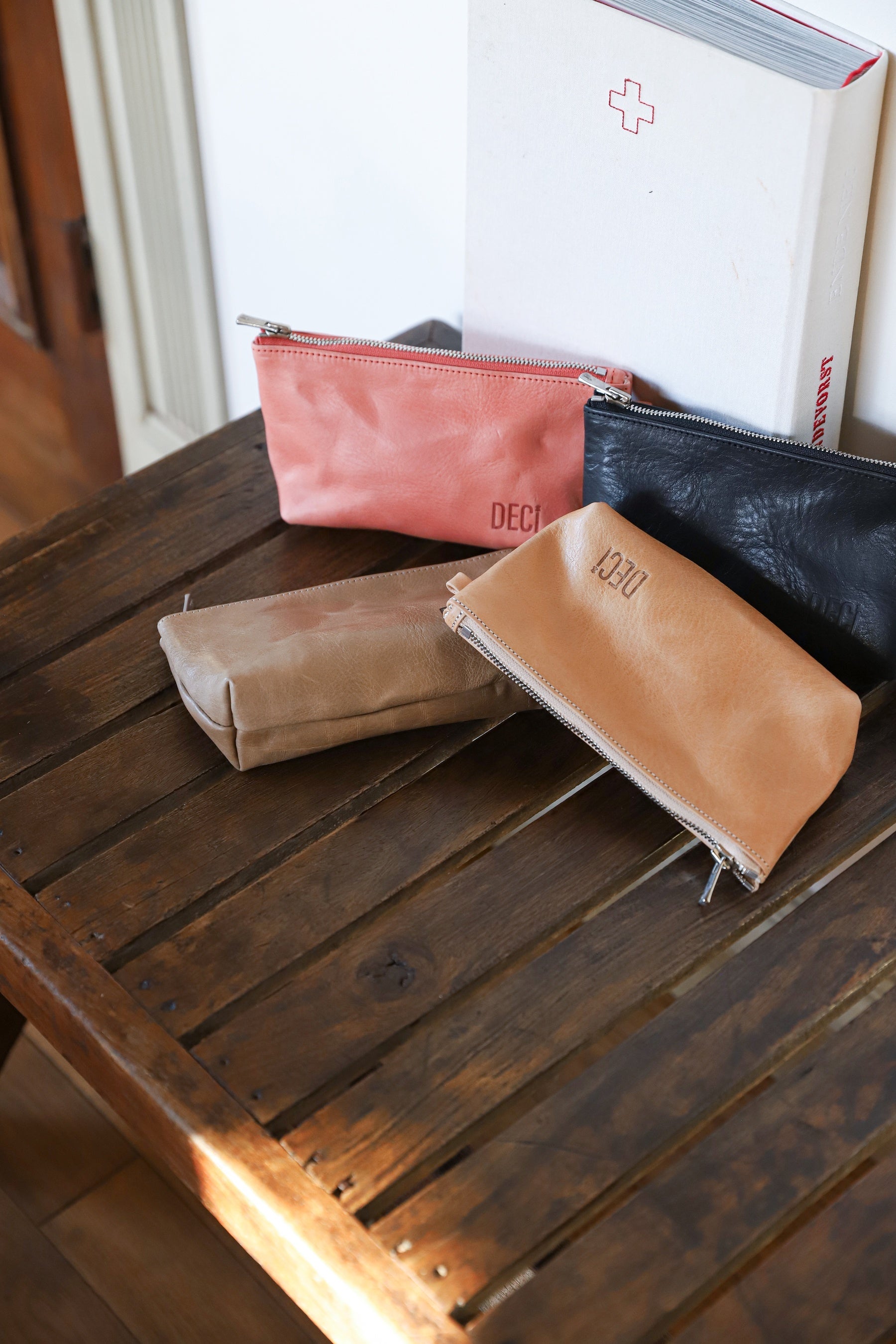 ▲STRAIGHT ZIP POUCH：5,500円