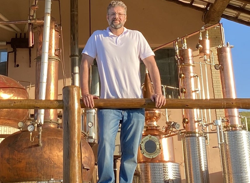 生産者アンドレ・スカンピーニと銘酒プリンセーザ・イザベウの蒸留所