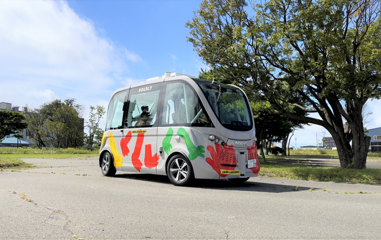 ©2023 108 ART PROJECT 　作品タイトル：「スタスタ　トコトコ　苫小牧」