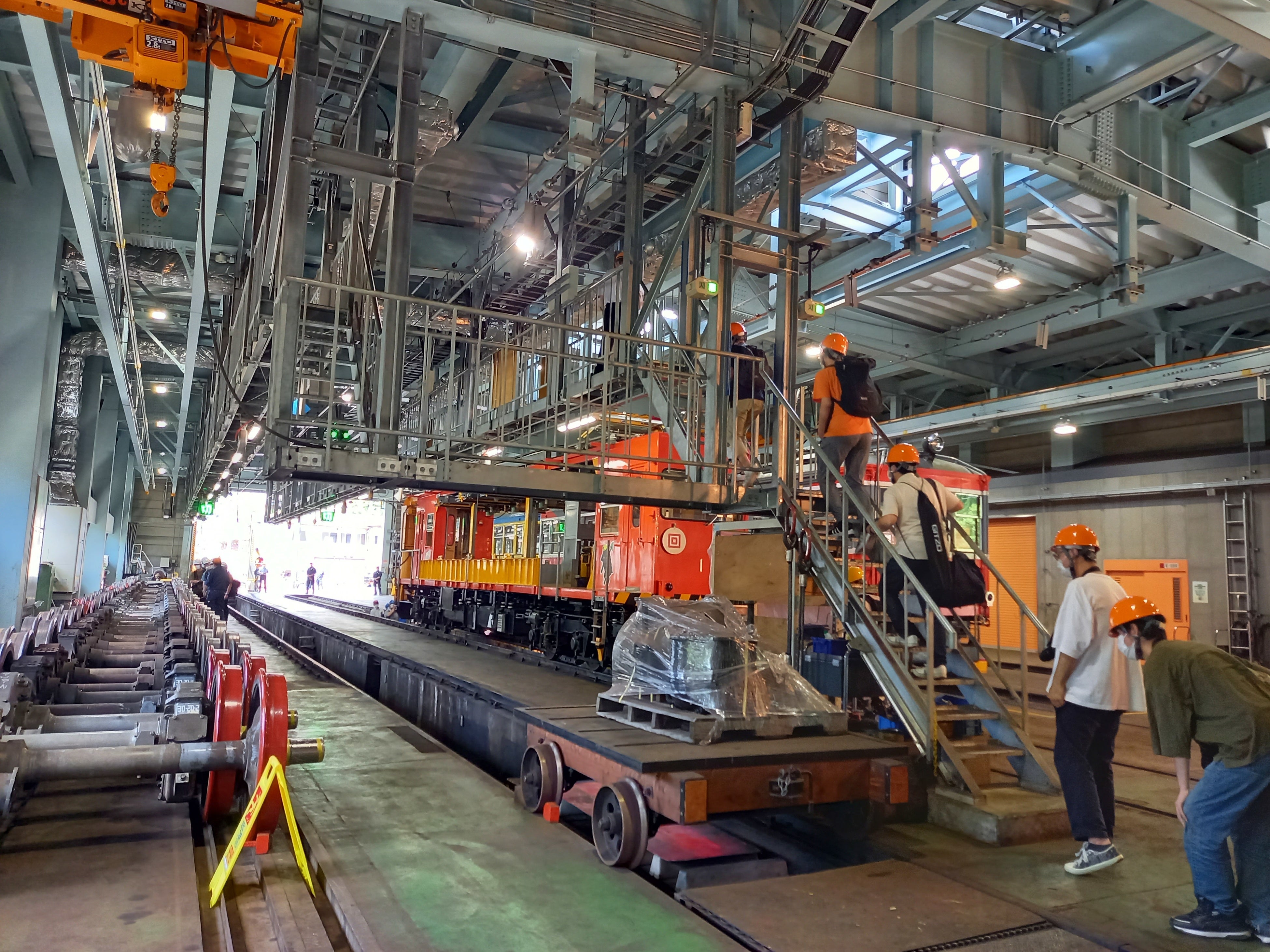 車両屋根上の見学（イメージ）