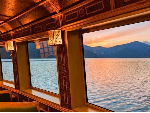 箱根・芦ノ湖のサンセット（イメージ）