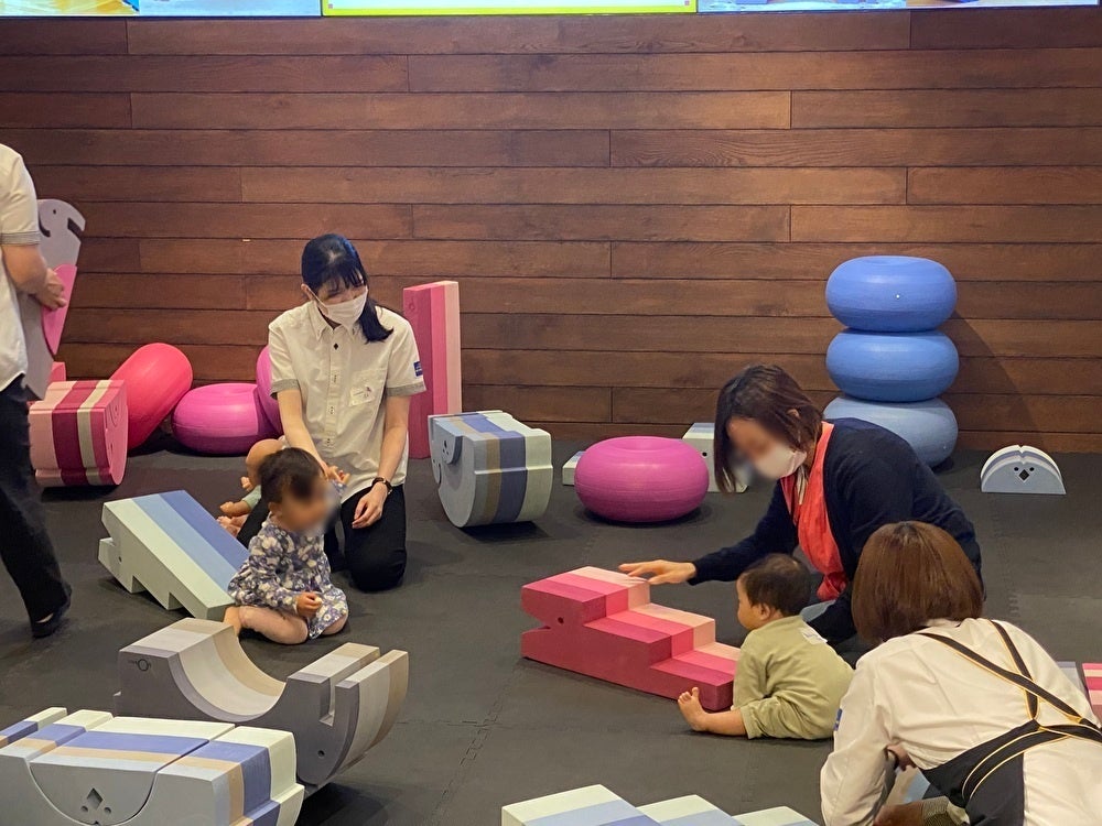 「おうちで楽しむからだ遊び　ボーネルンドの『ボブルス』体験会」（23年5月開催）