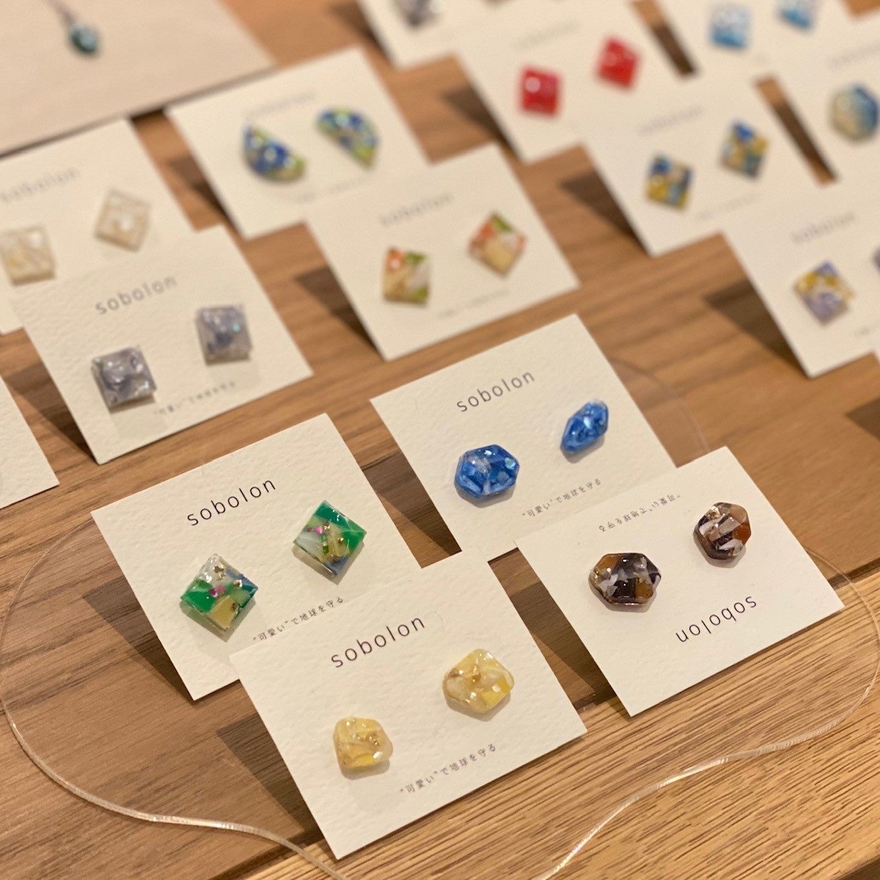 海洋プラスチックから生まれた、sobolonのジュエリー