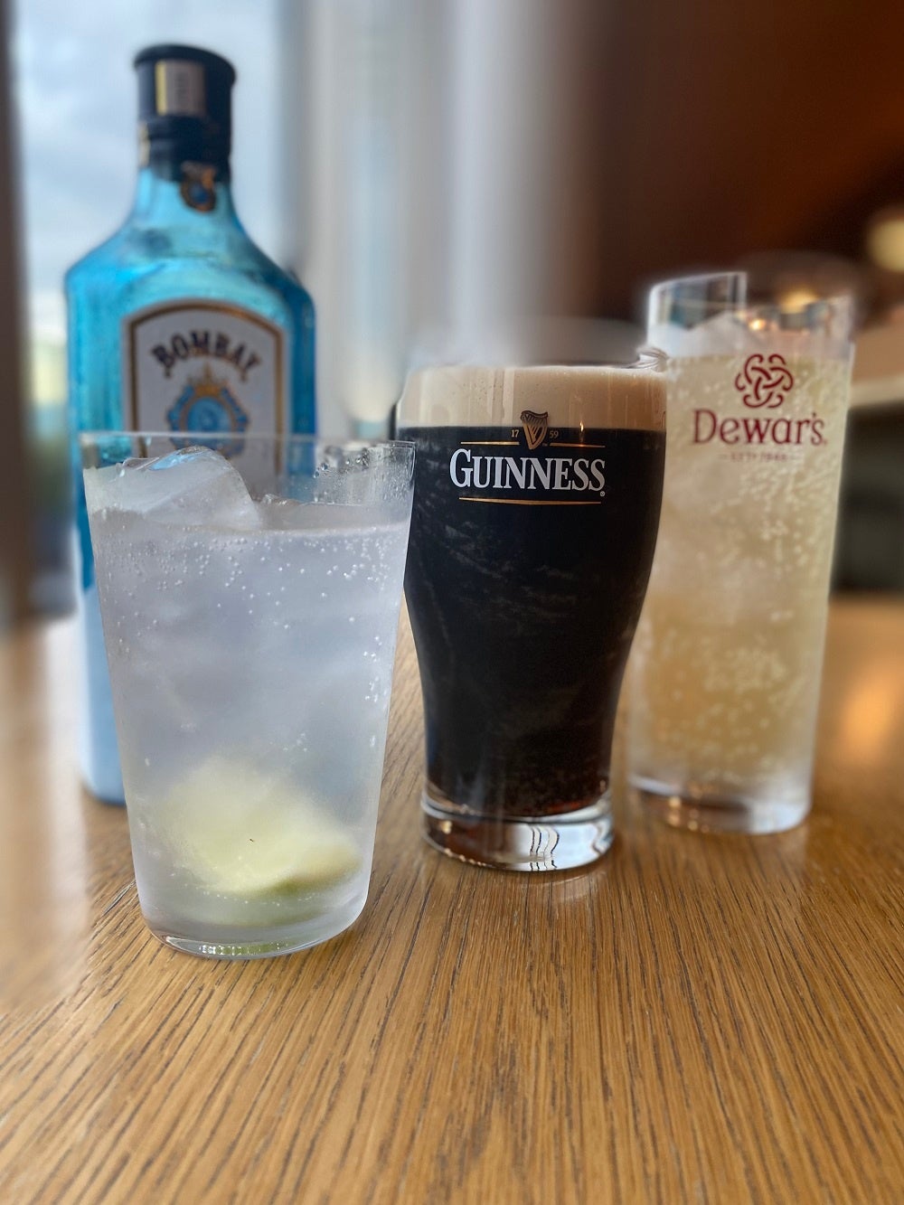 「AuRA」の英国酒メニュー