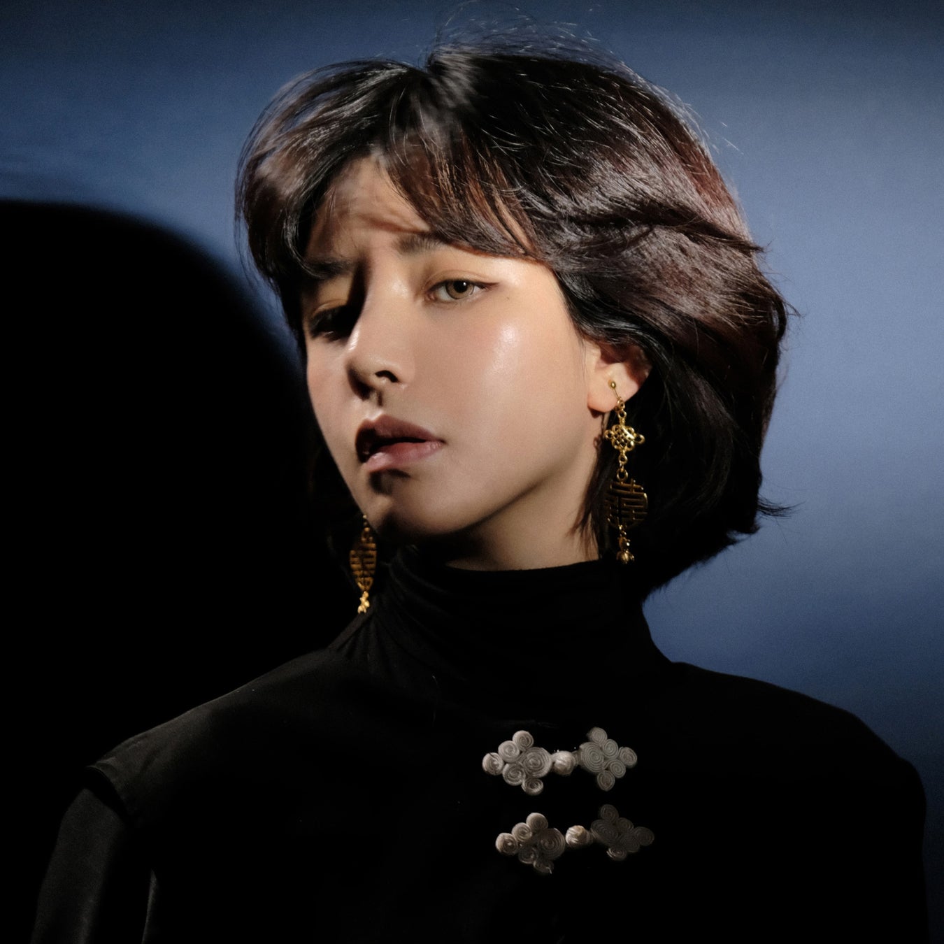 代官山蔦屋書店で開催中!静電場朔の個展「心眼」に光と闇のコントラストが融合 代官山蔦屋書店で開催中!静電場朔の個展「心眼」に光と闇のコントラストが融合