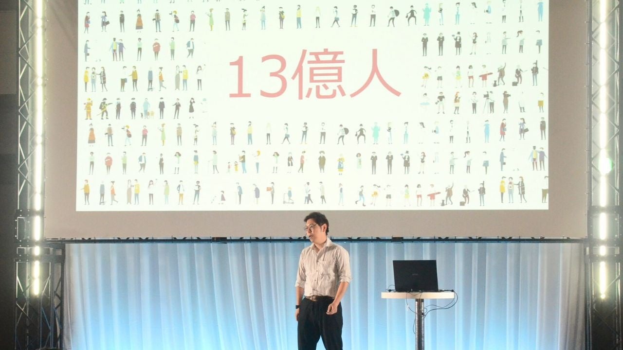 登壇する佐藤CEO