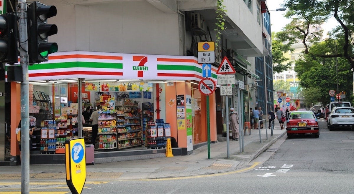 コンビニはフランチャイズで成長したビジネスモデルの代表例：Photo by Alison Pang on Unsplash