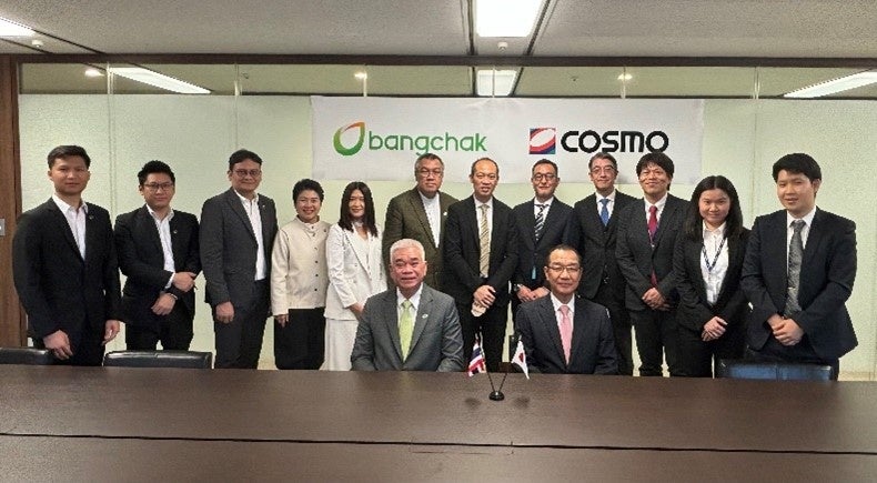 ＜調印式　集合写真＞