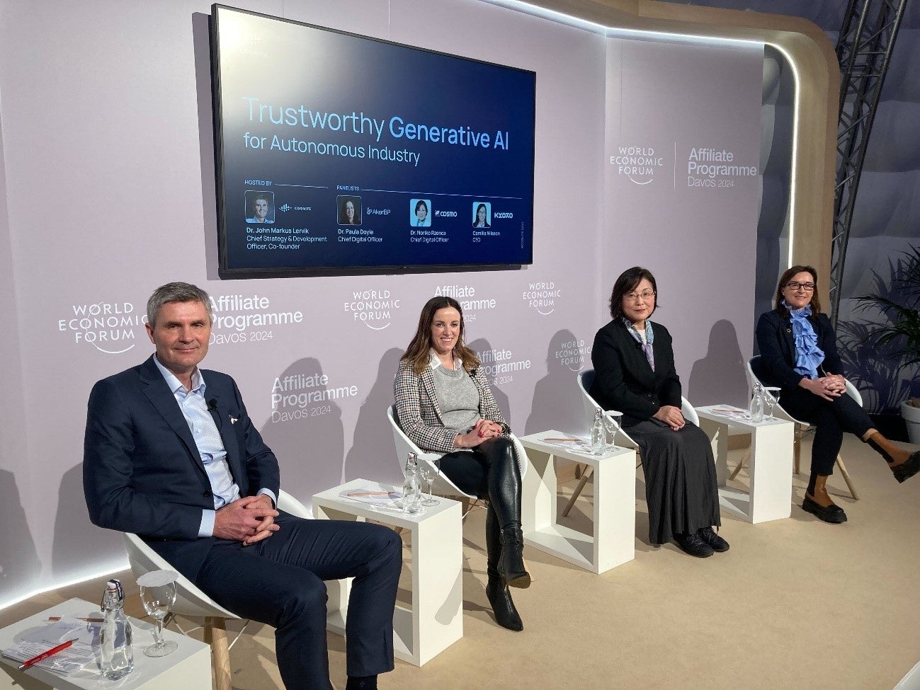 （左から、John Markus Lervik氏、Paula Doyle氏、ルゾンカ典子、Camilla Nilsson氏）