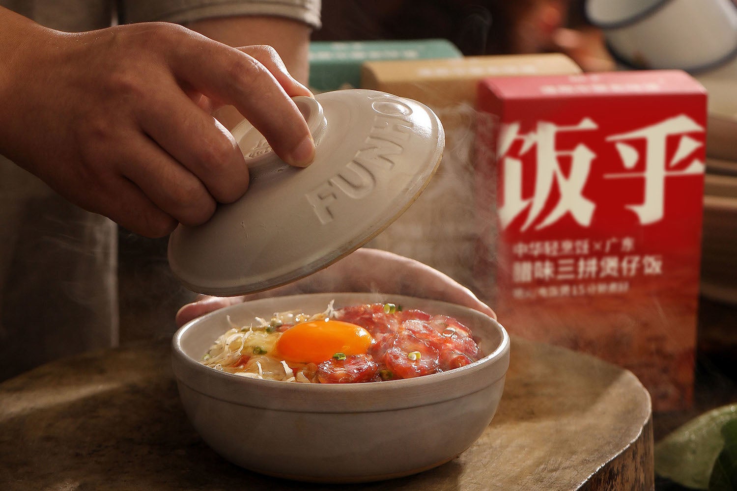 15分で本格中華の味を可能にする「即席レトルト丼」