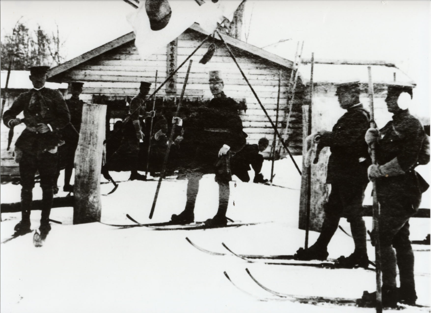 レルヒ中佐一行の羊蹄山滑走 - 倶知安町提供