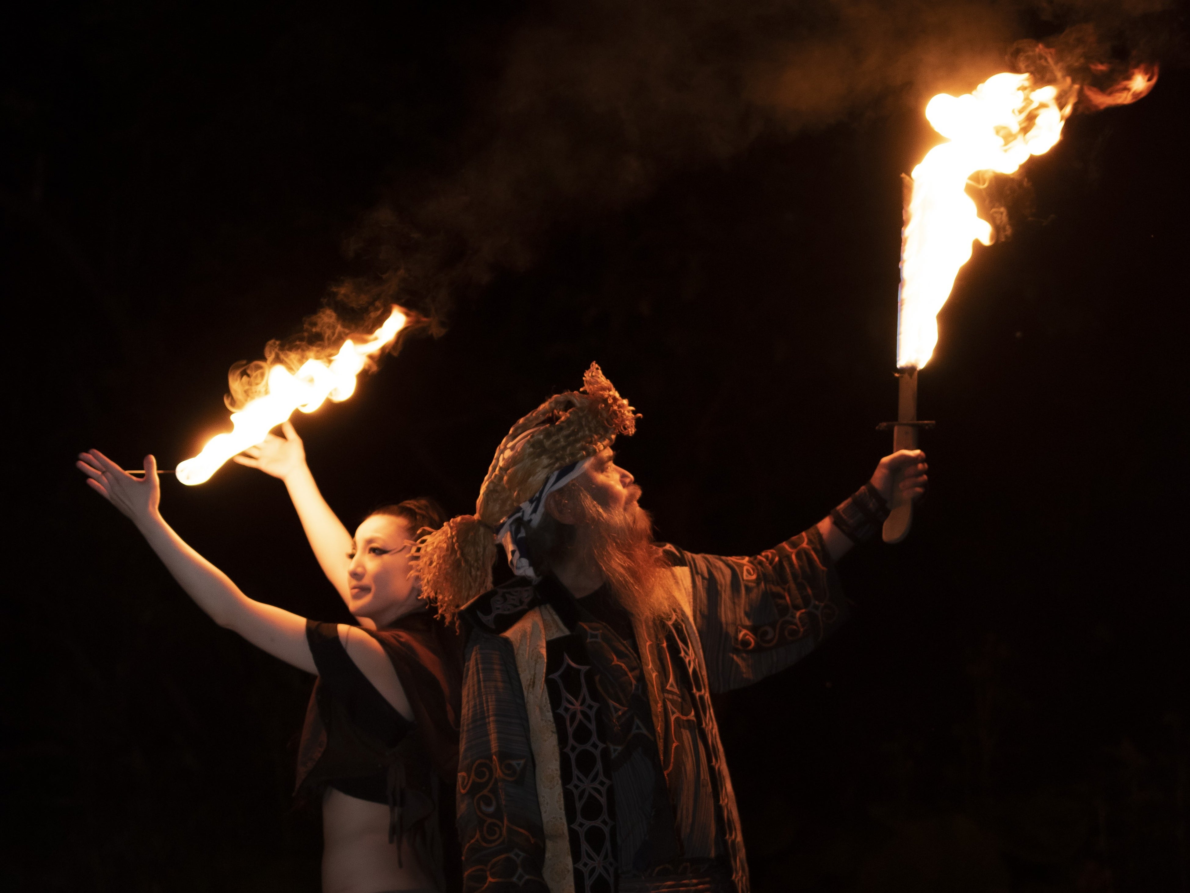 ニセコHANAZONOリゾートで炎の演舞「マウンテンライツと火の神の舞」を